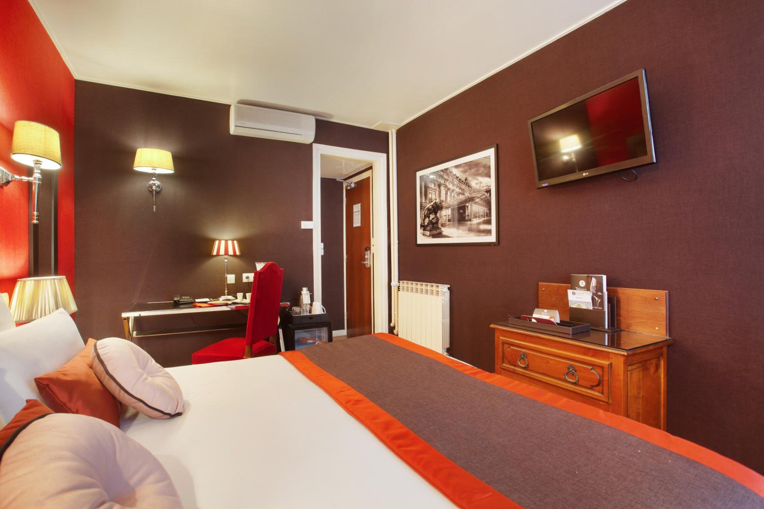 Eiffel Tower View Room photo 3
