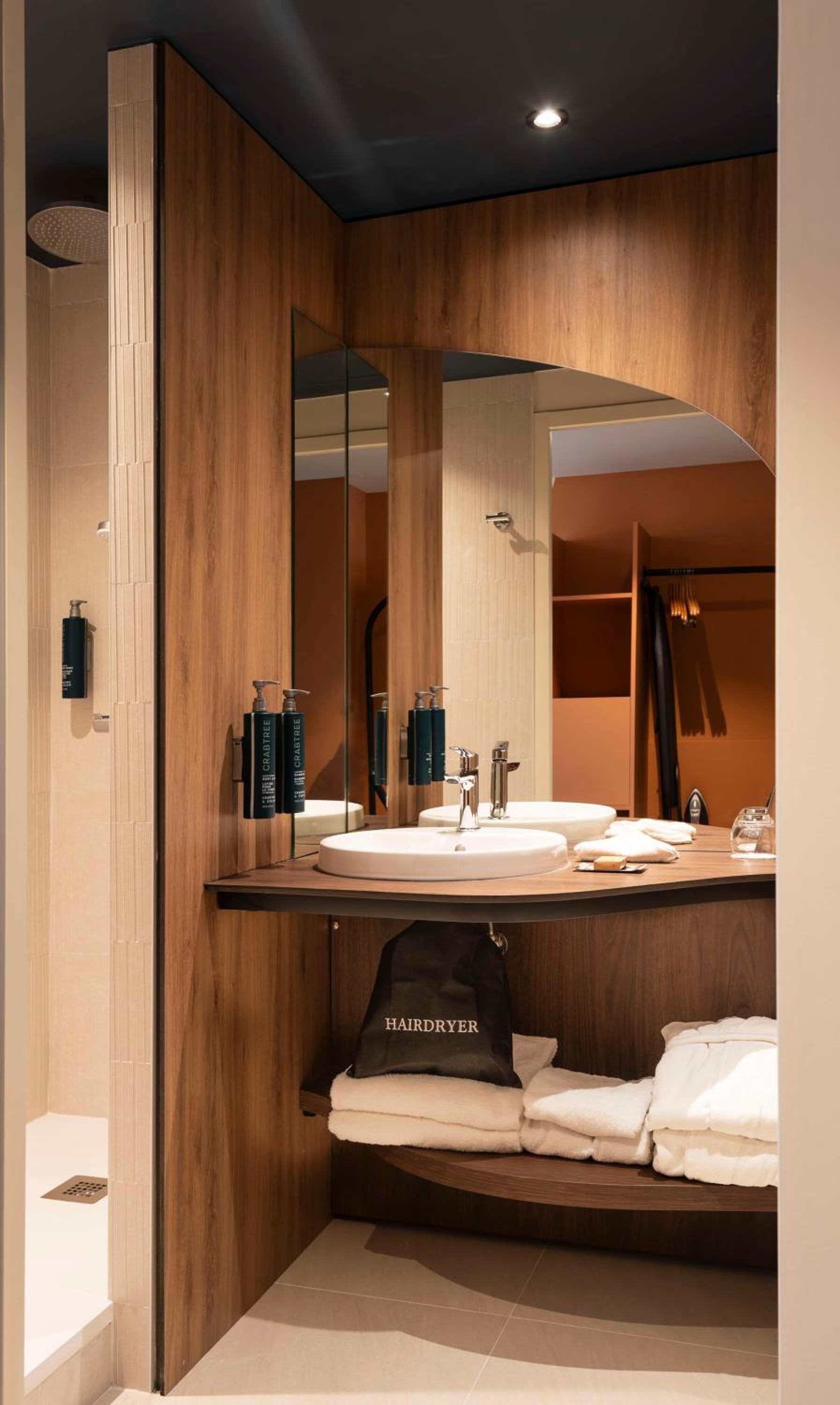 King Guest Room - Photo 6