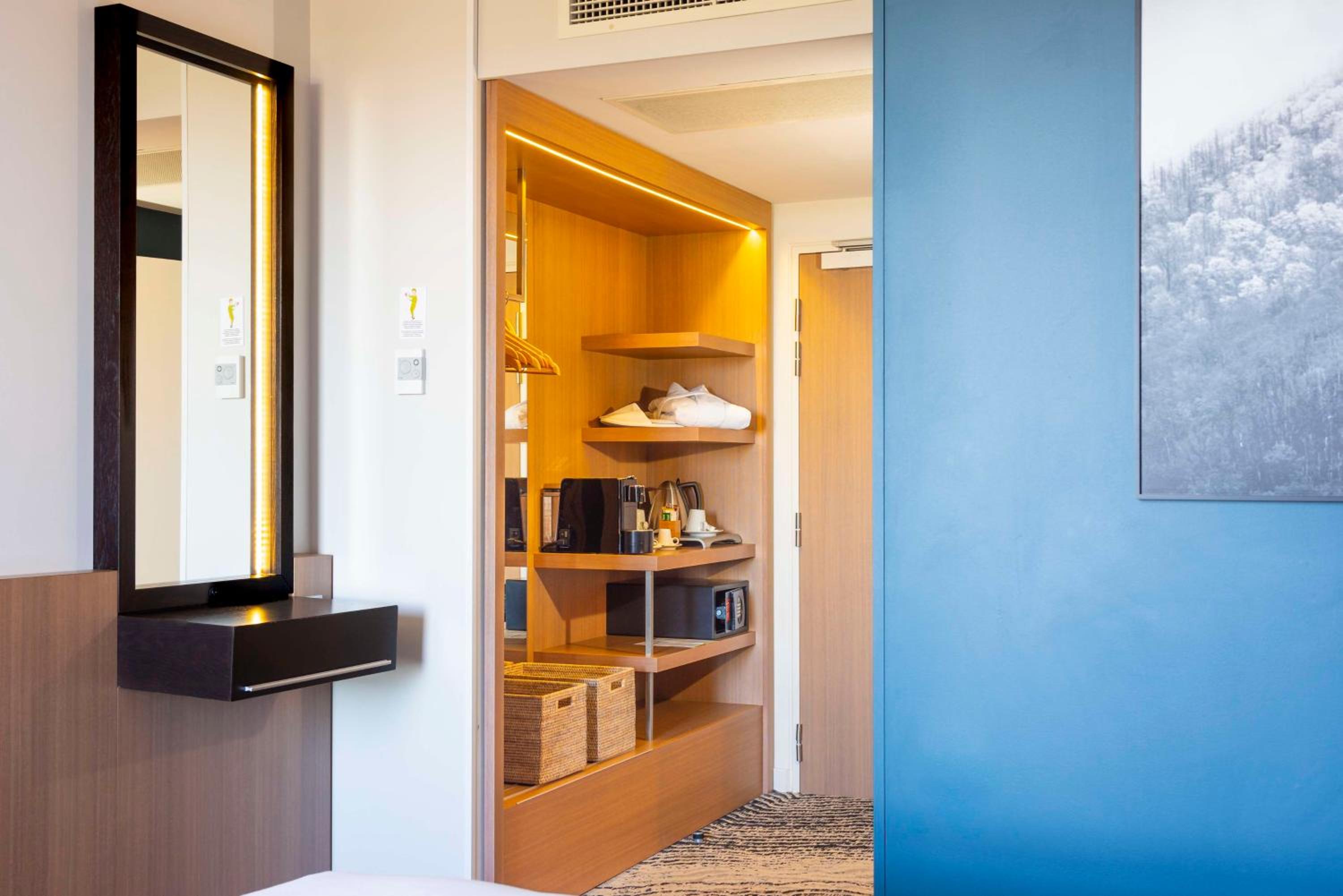 Deluxe King Room - Photo 6