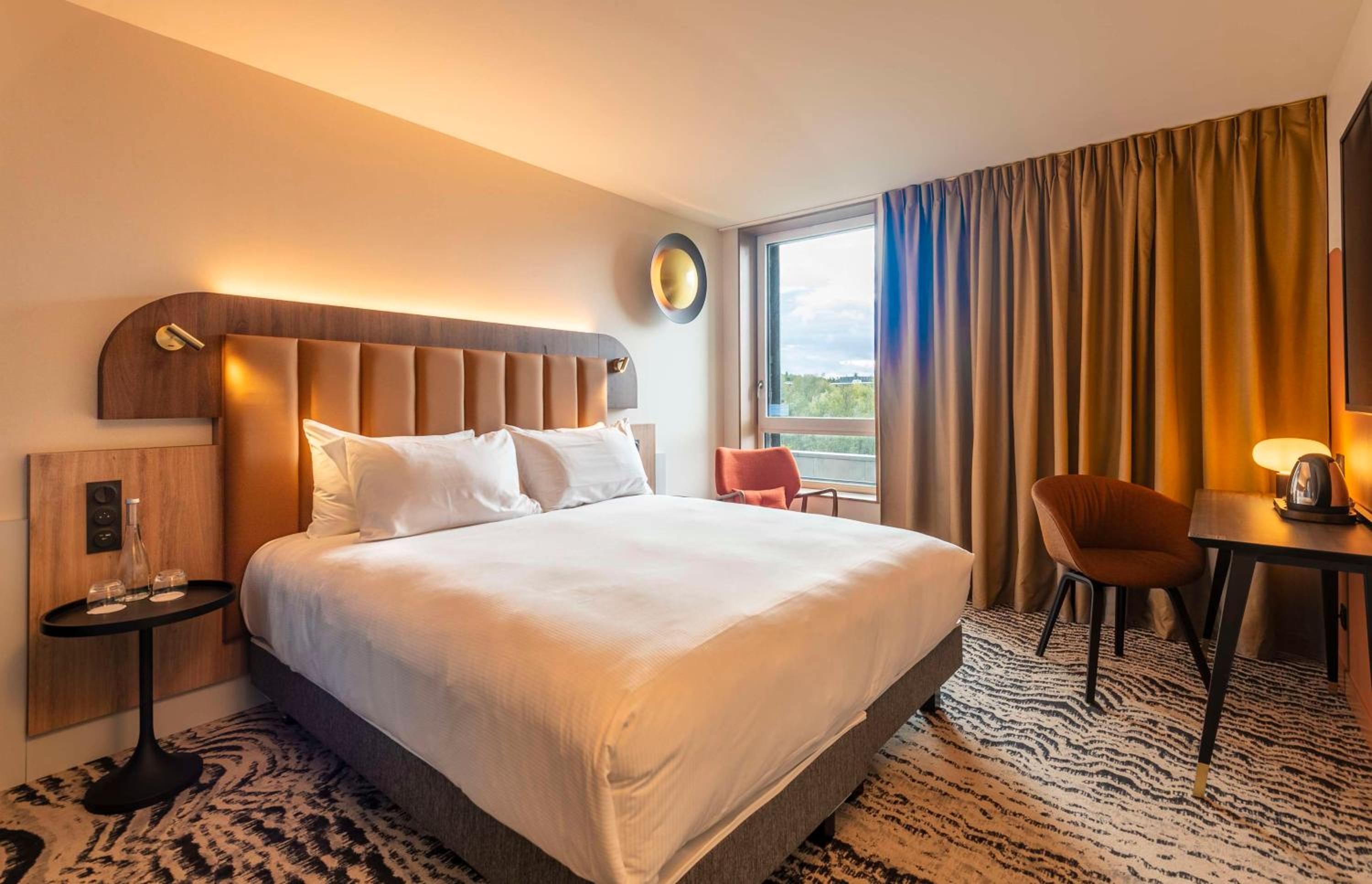 King Guest Room - Photo 12