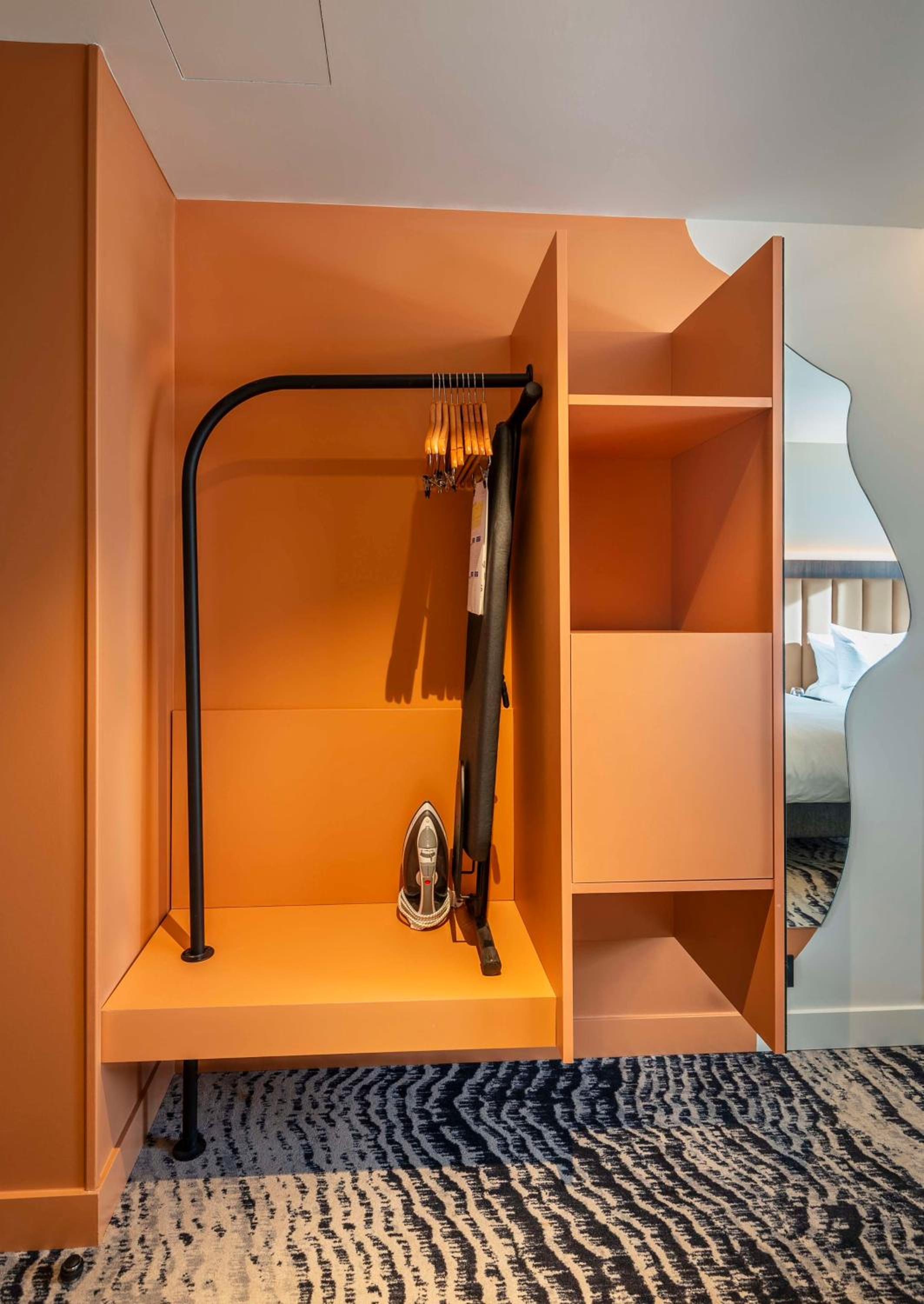 King Guest Room - Photo 10