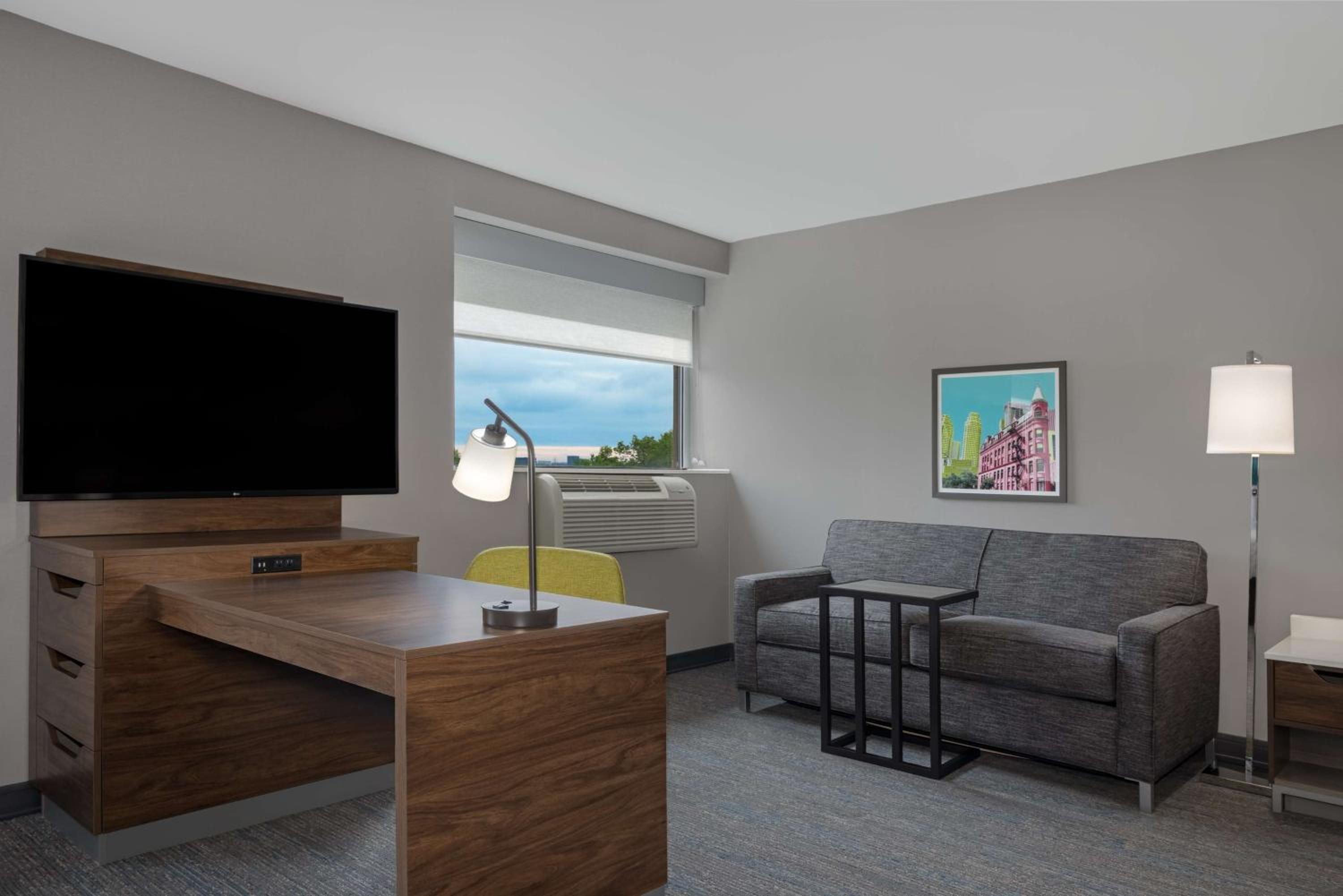King Studio Suite with Park View thumbnail 5