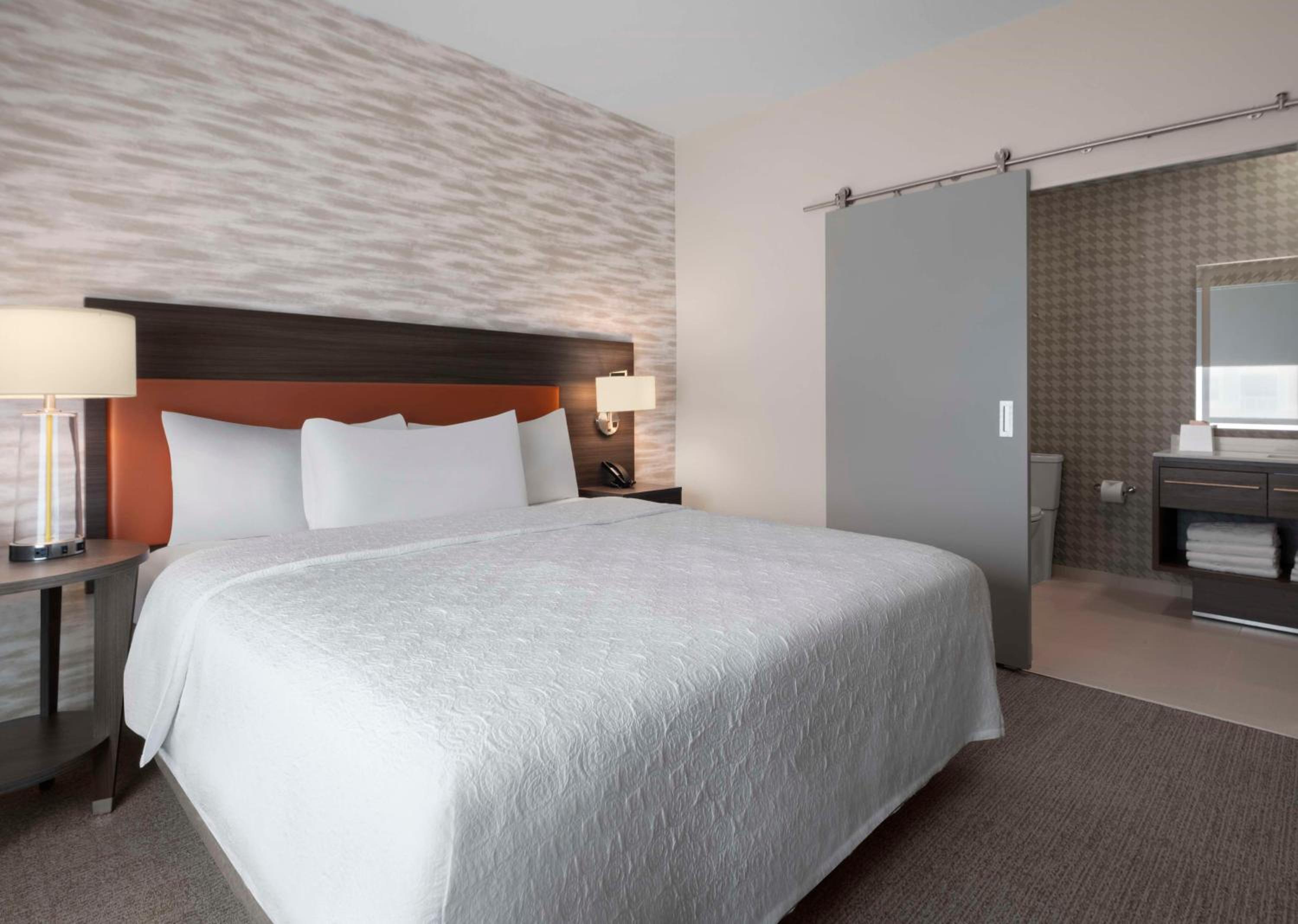 One-Bedroom King Suite - Photo 2