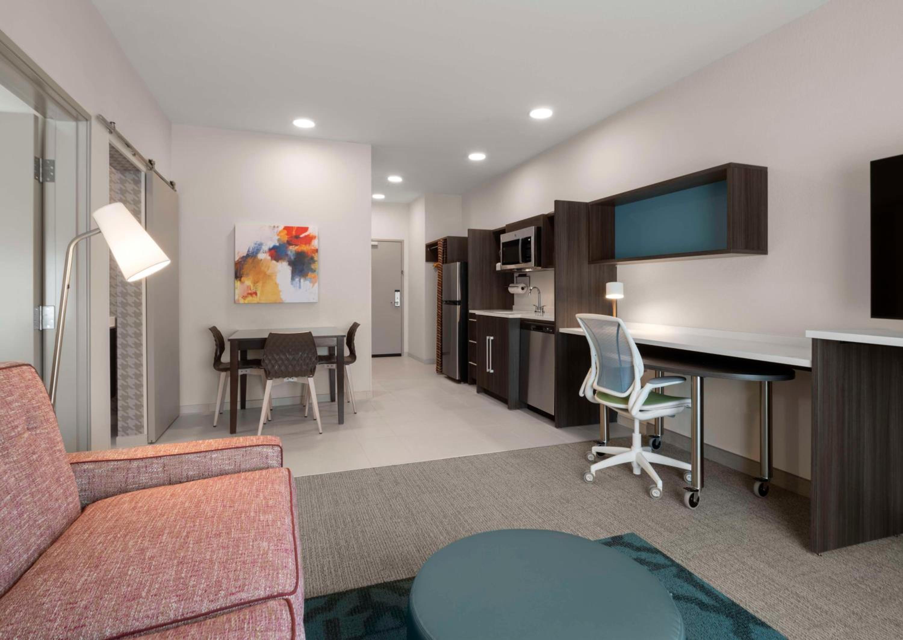 One-Bedroom King Suite - Photo 5