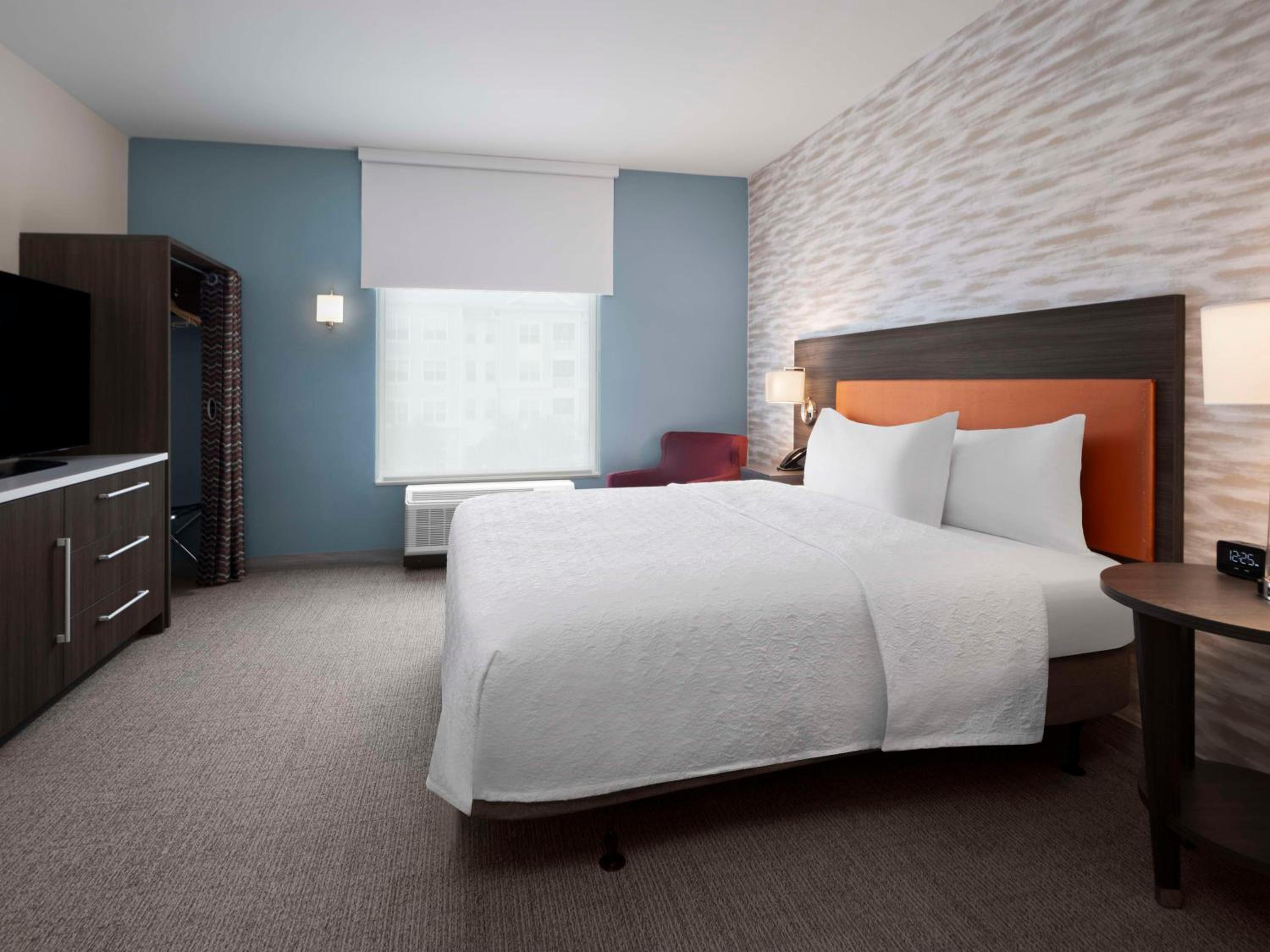 One-Bedroom King Suite - Photo 6