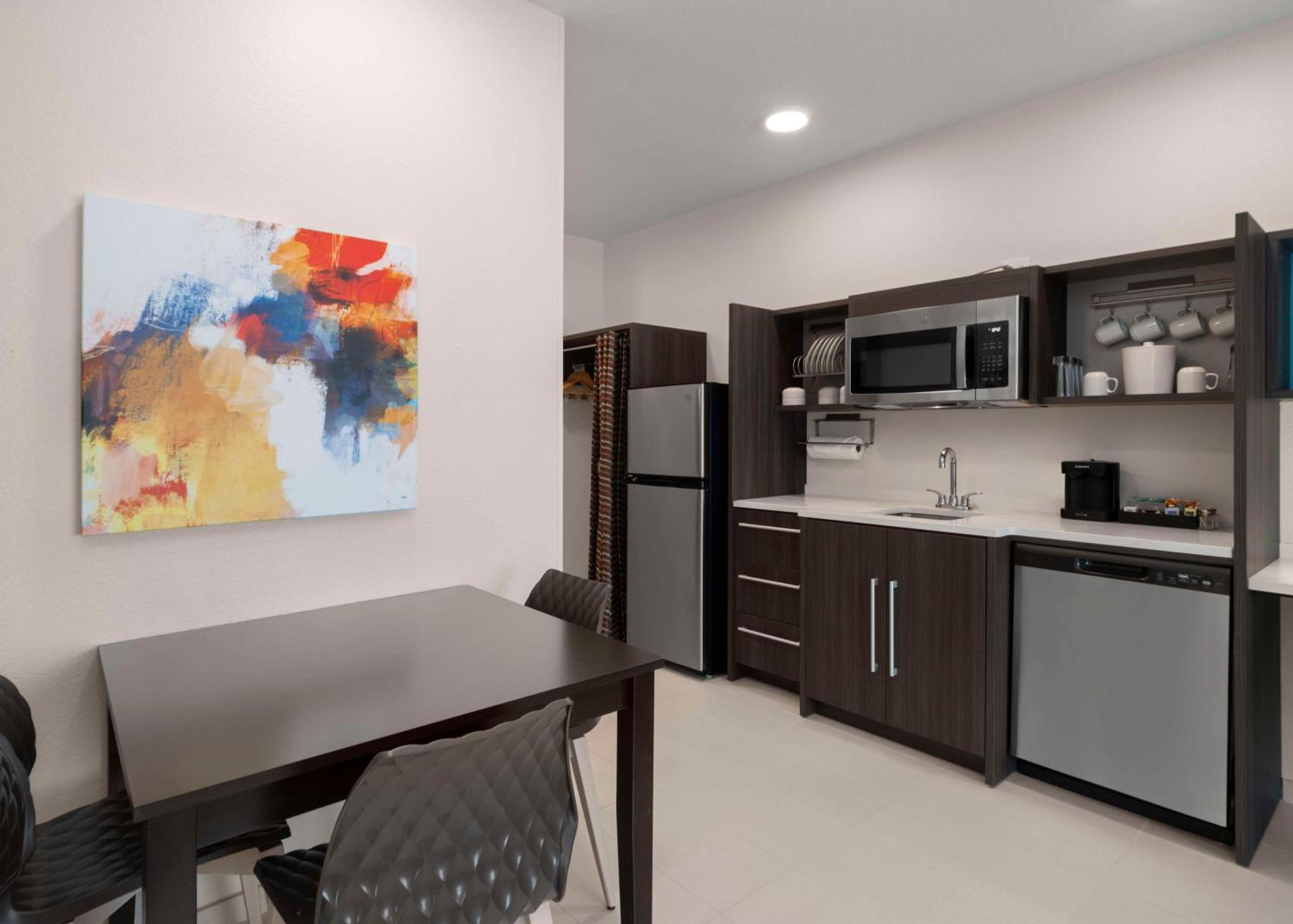 One-Bedroom King Suite - Photo 8