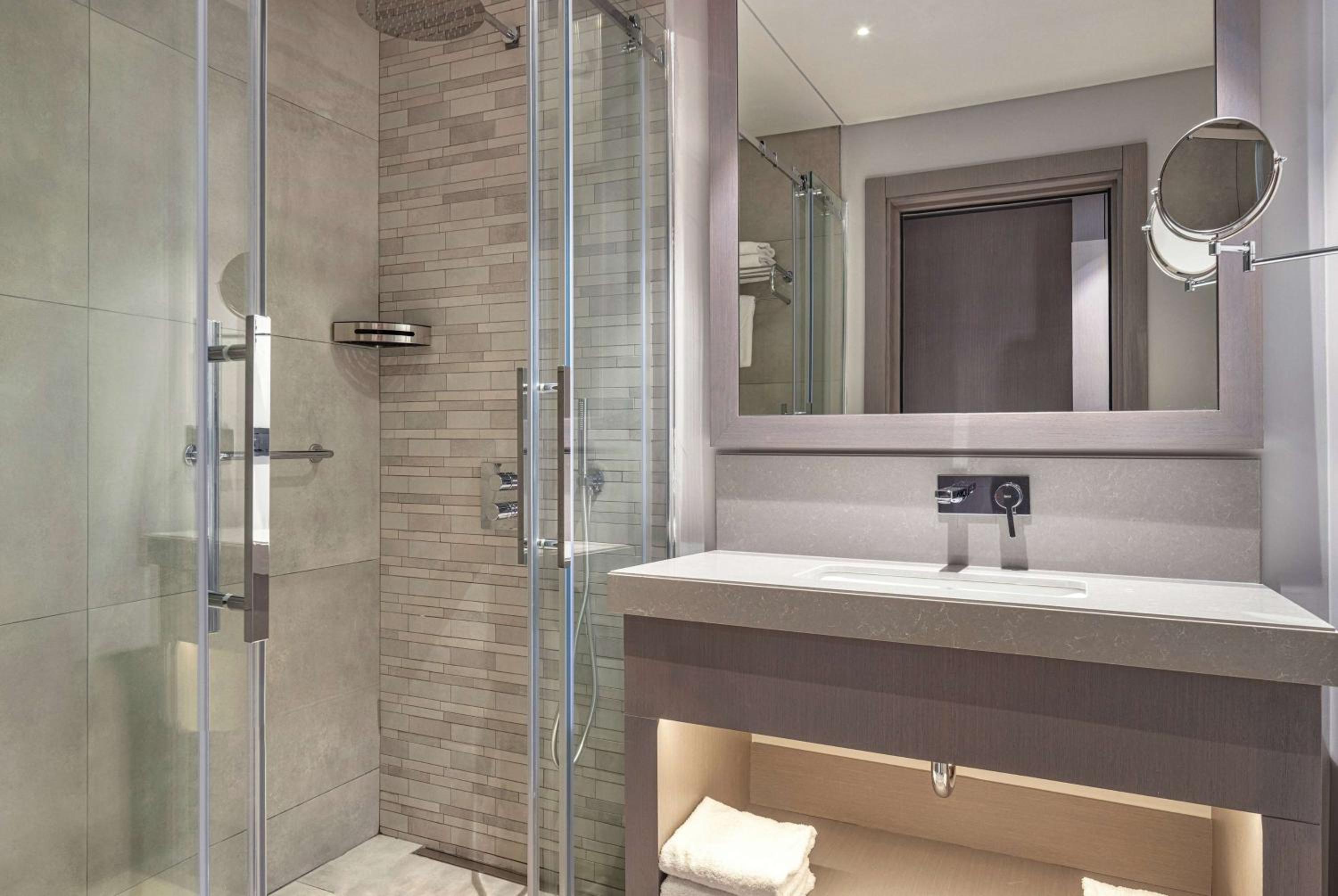 Standard Twin Room with Sea View - Photo 4