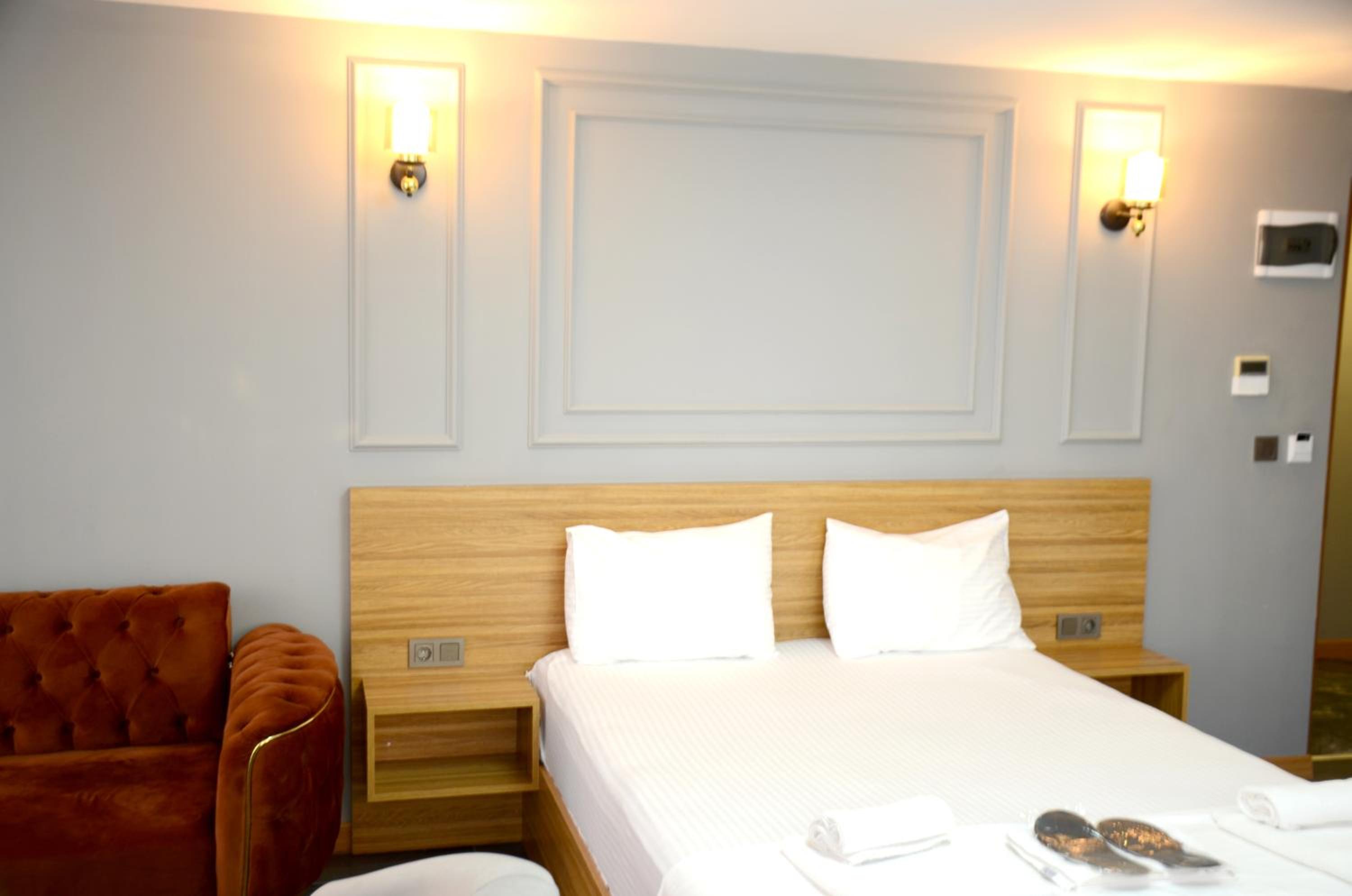 Standard Double Room - Photo 9