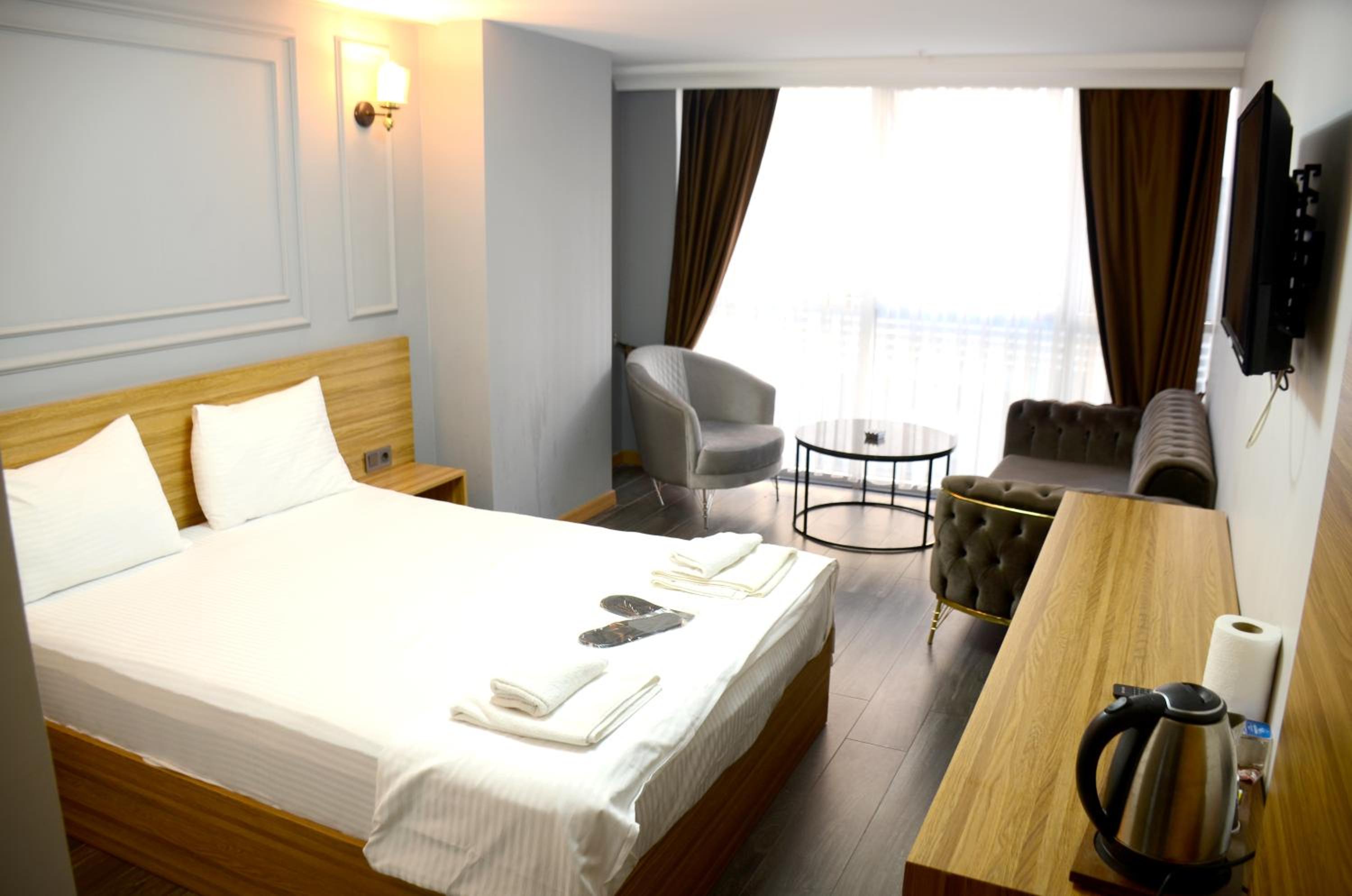 Standard Double Room - Photo 8