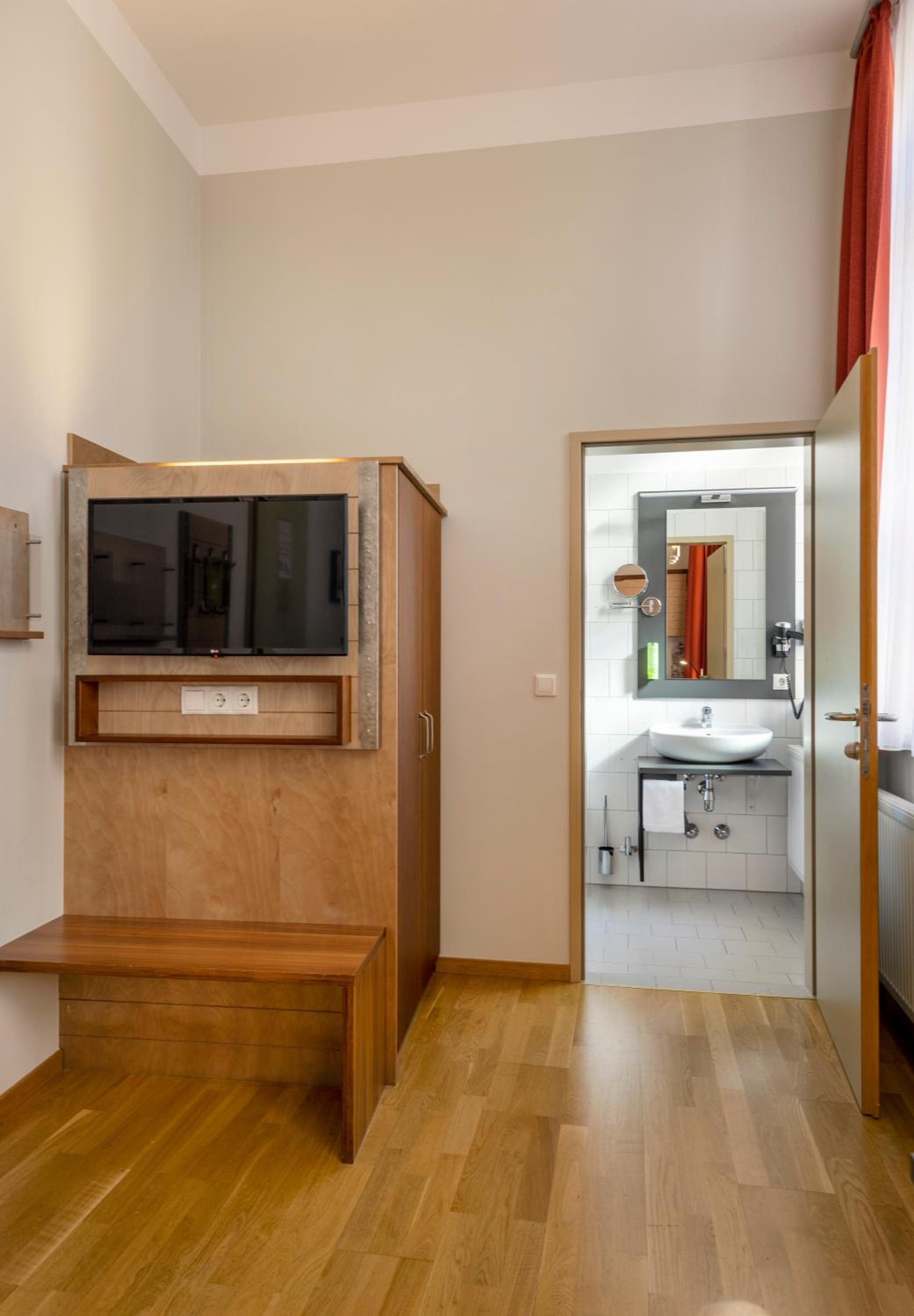 Single Room photo 2