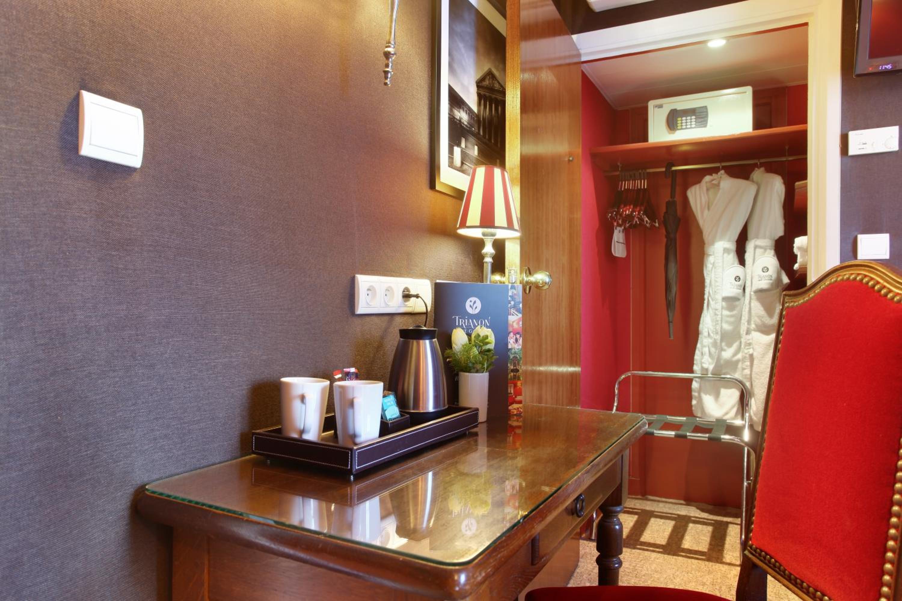 Eiffel Tower View Room photo 1