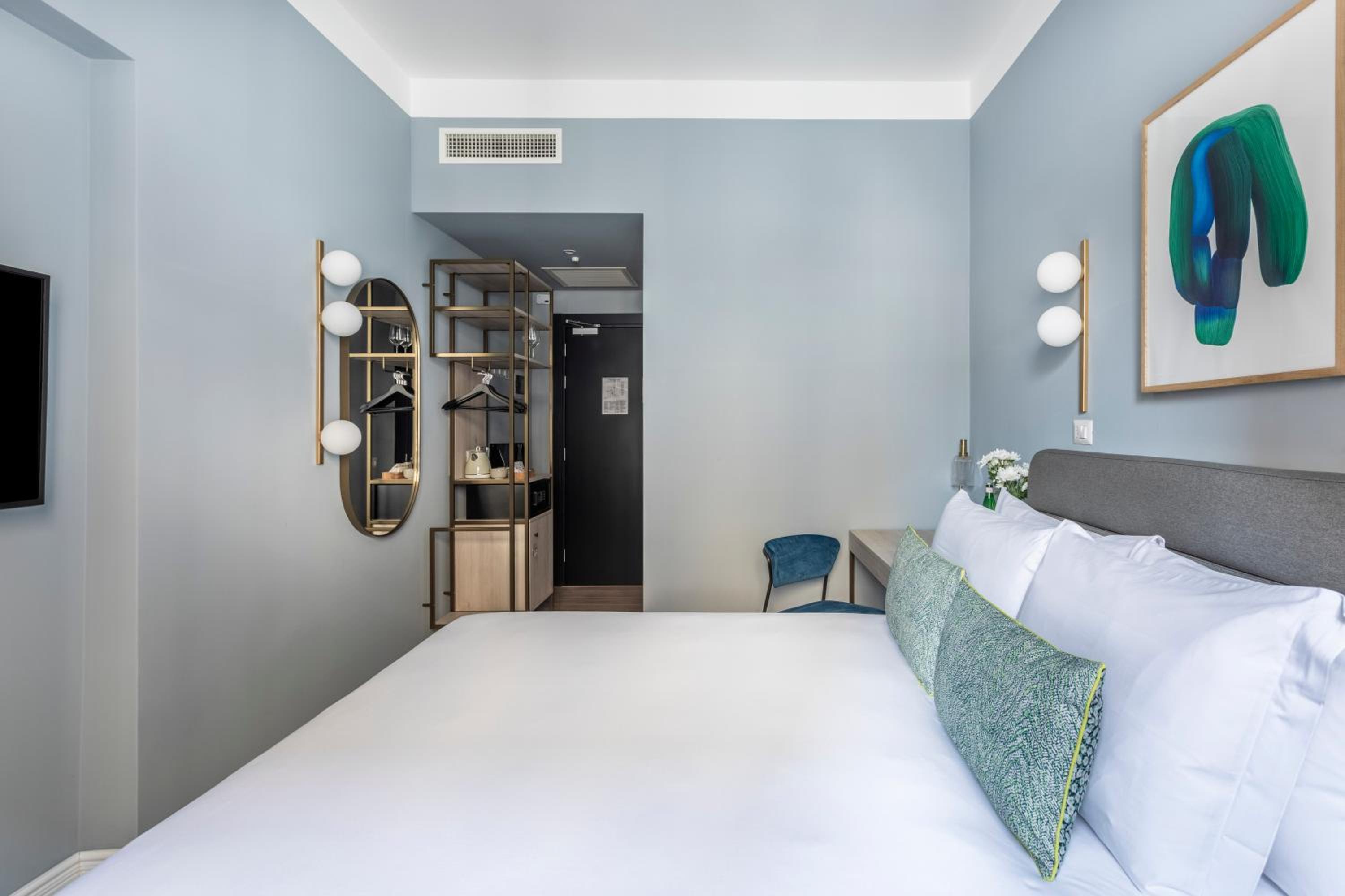 Medium Room photo 3