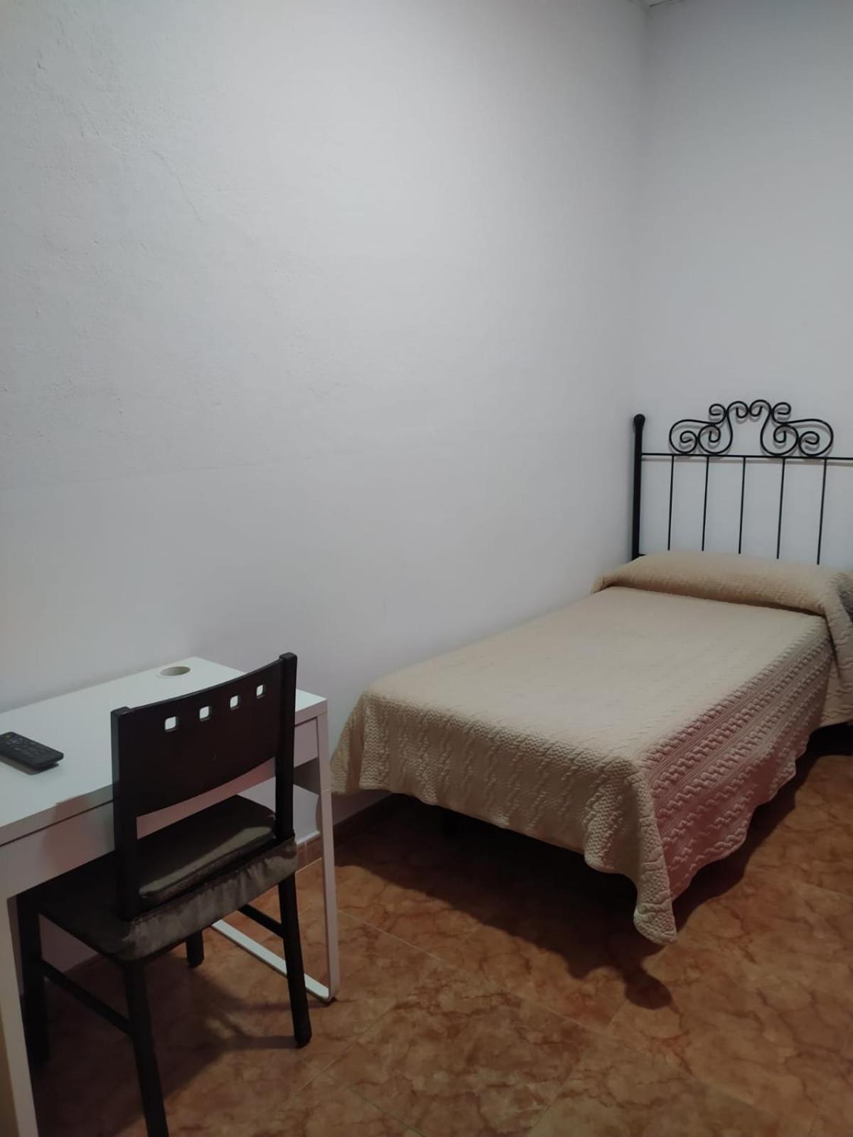 Habitación individual con baño compartido