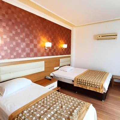 Economy Triple Room photo 3