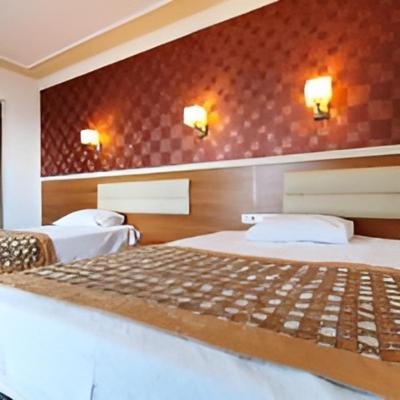 Economy Triple Room photo 2