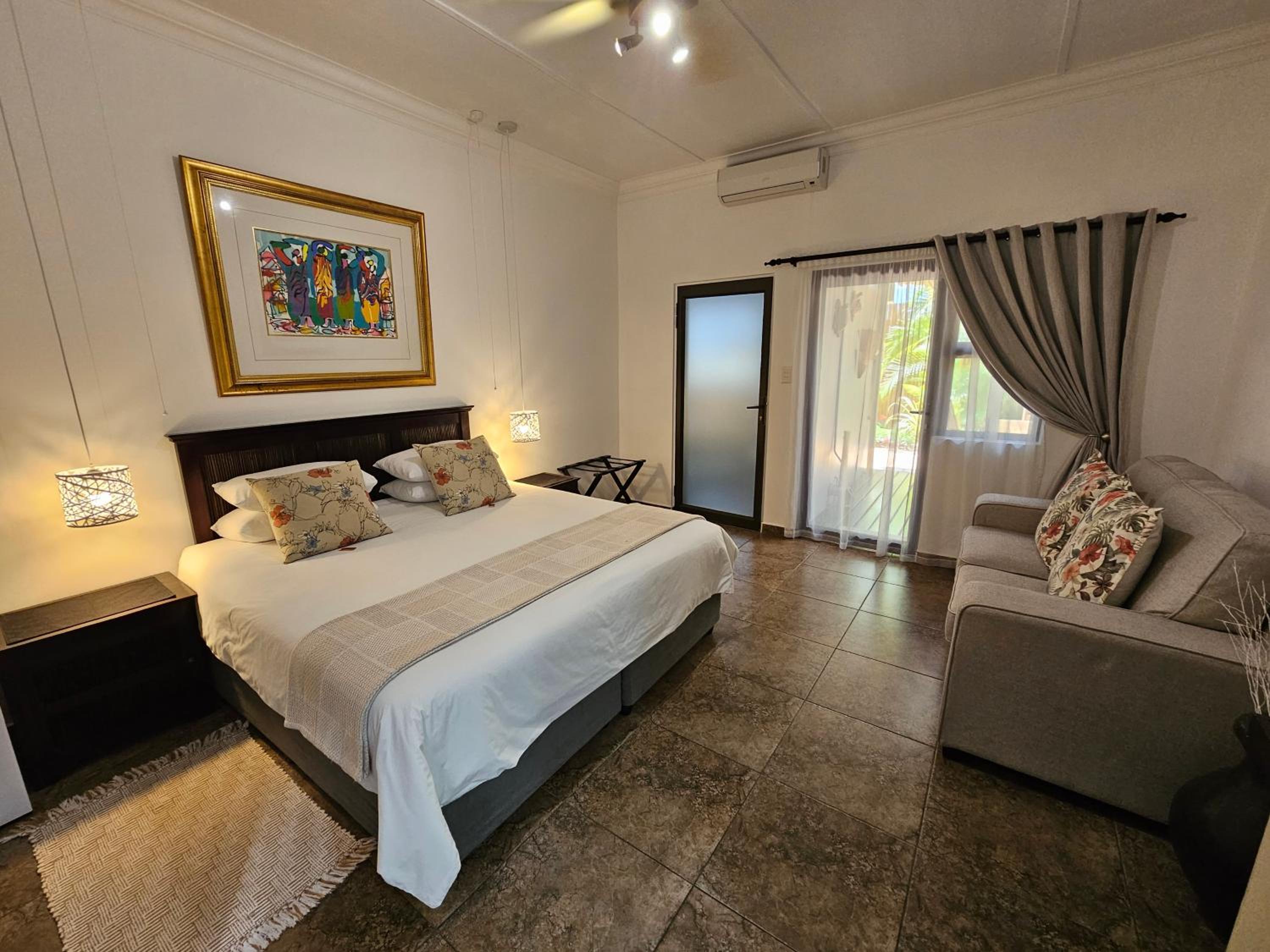 Deluxe Twin/King Garden View Room with Patio & Spa Bath photo 1