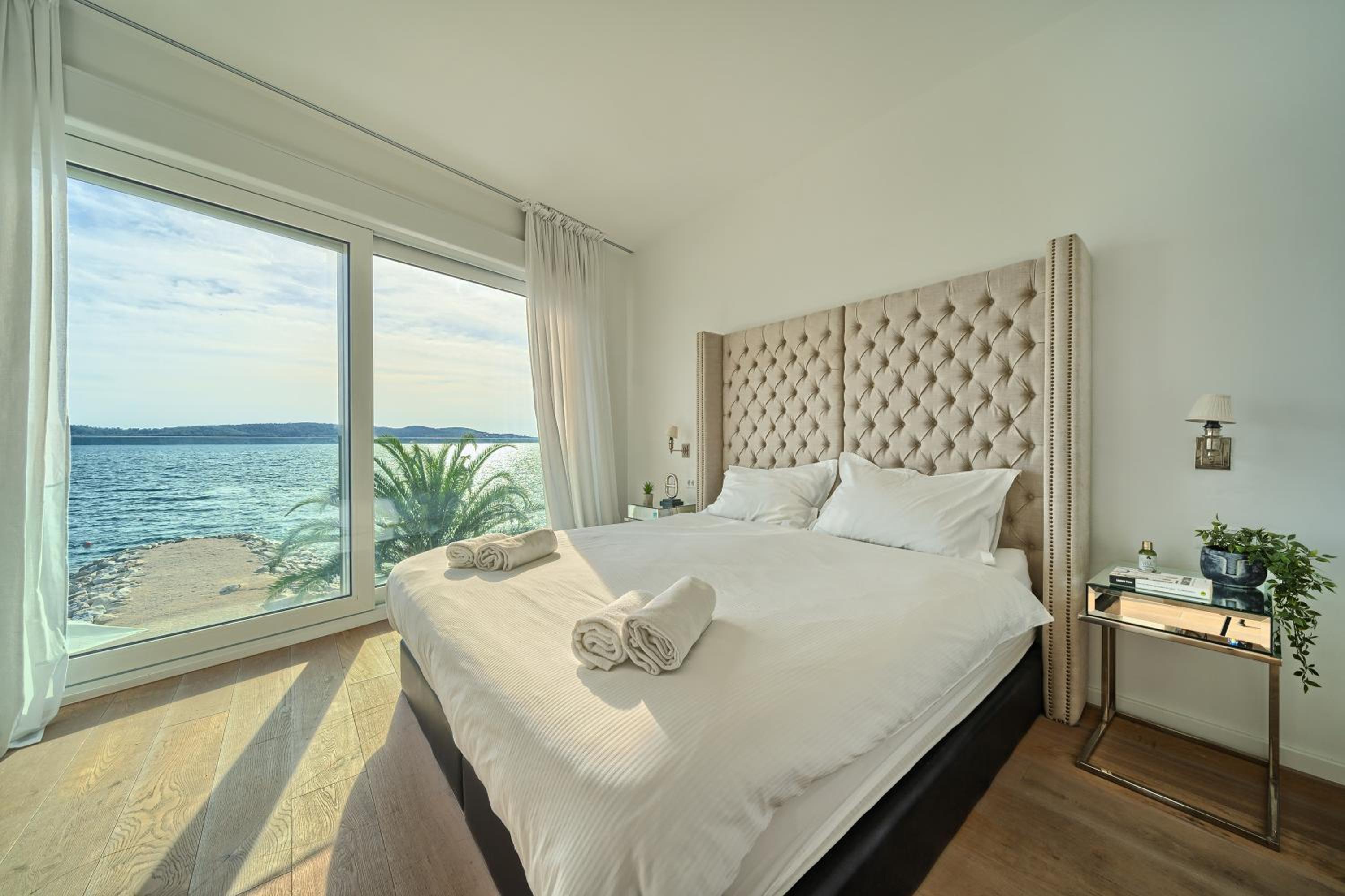 Four-Bedroom Villa with Sea View - Beach Front