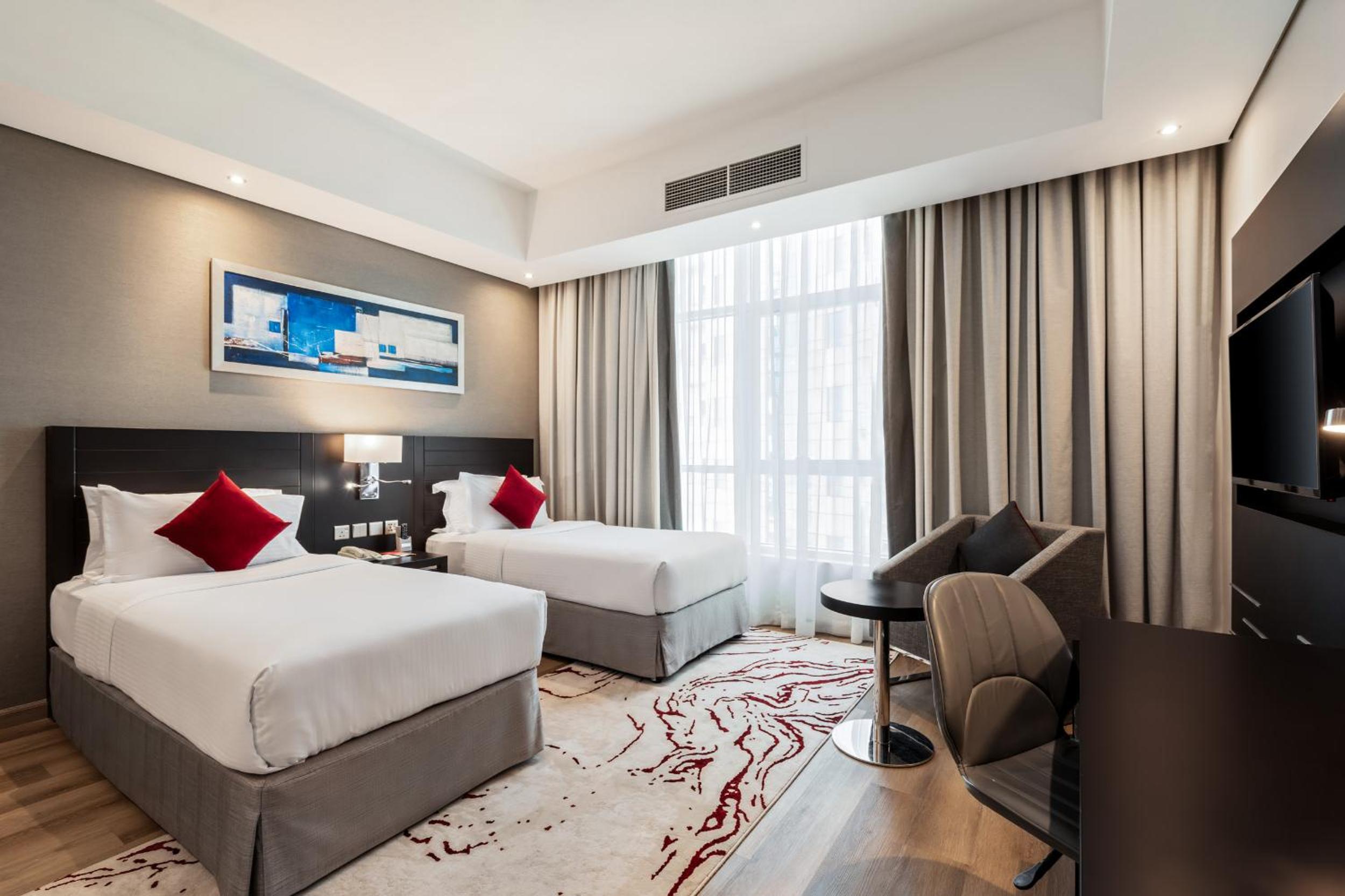 Explorer Twin Room Smoking | Dubai with Free Shuttle photo 2