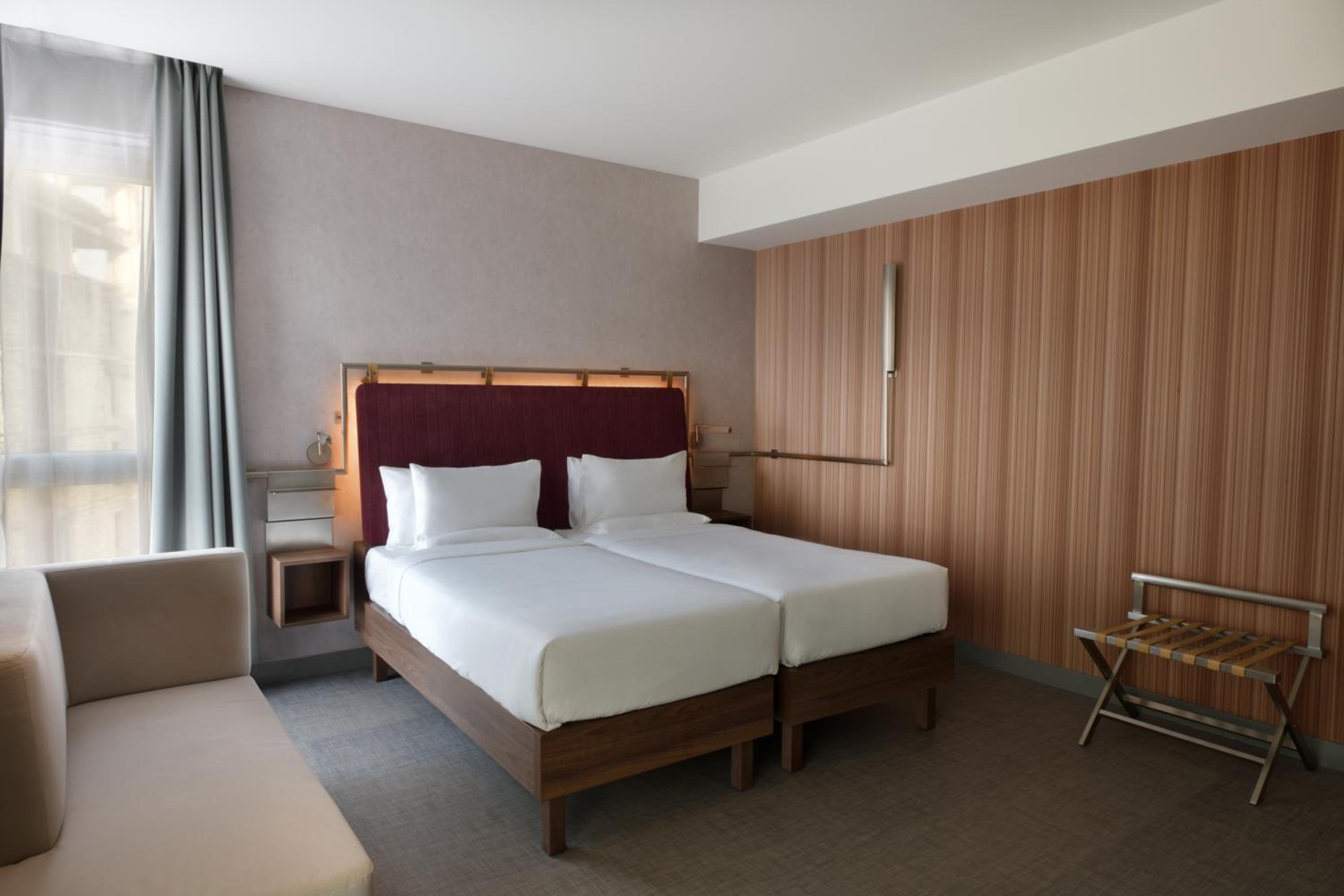 Standard Twin Room - Photo 10