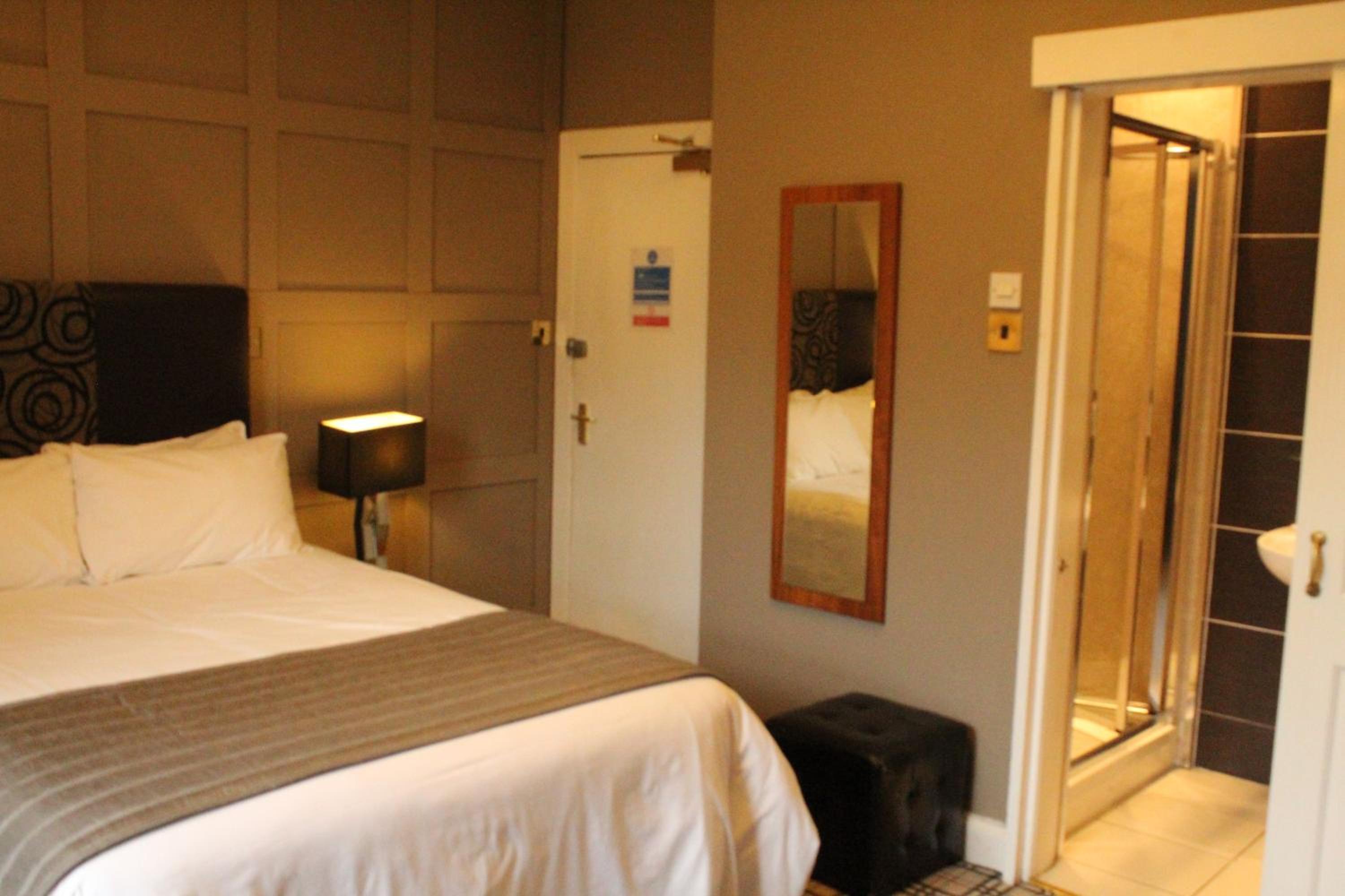 Double Room with Shower - Photo 1