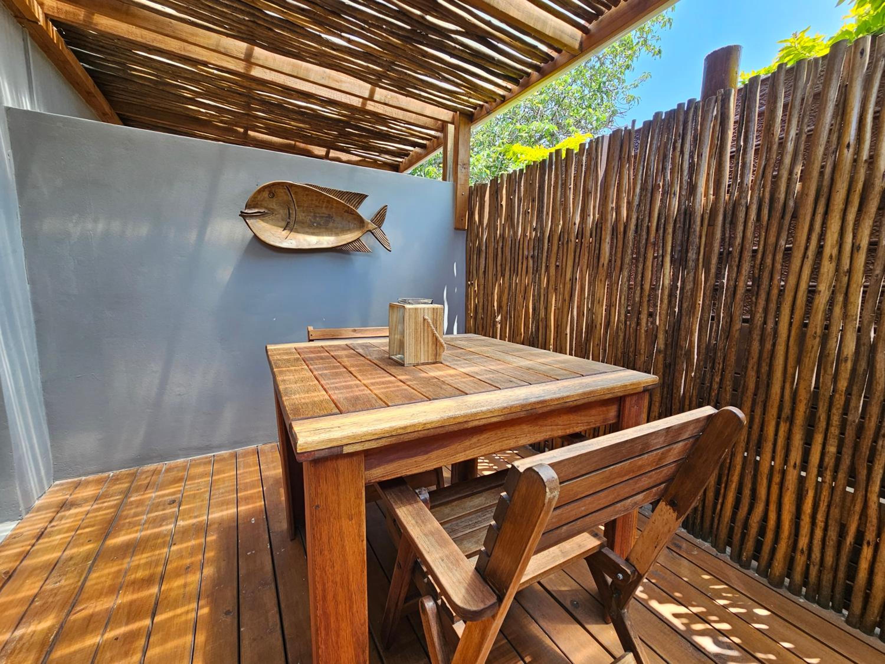 Queen Private Room with Private Patio photo 3