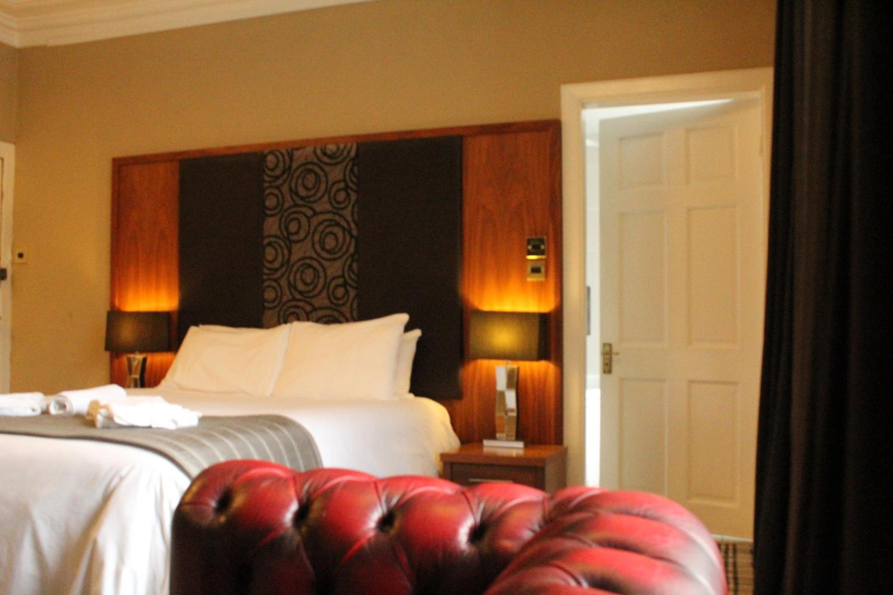 Double Room with Corner Bath/Shower photo 1