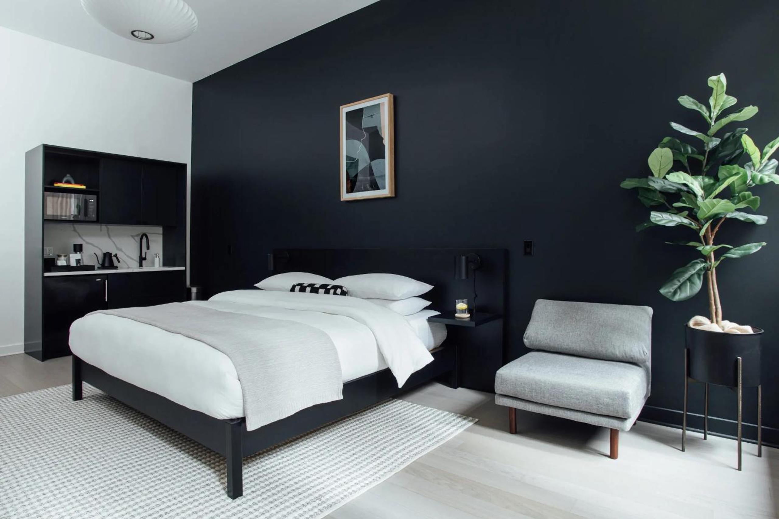 Queen Room (24/7 Front Desk)