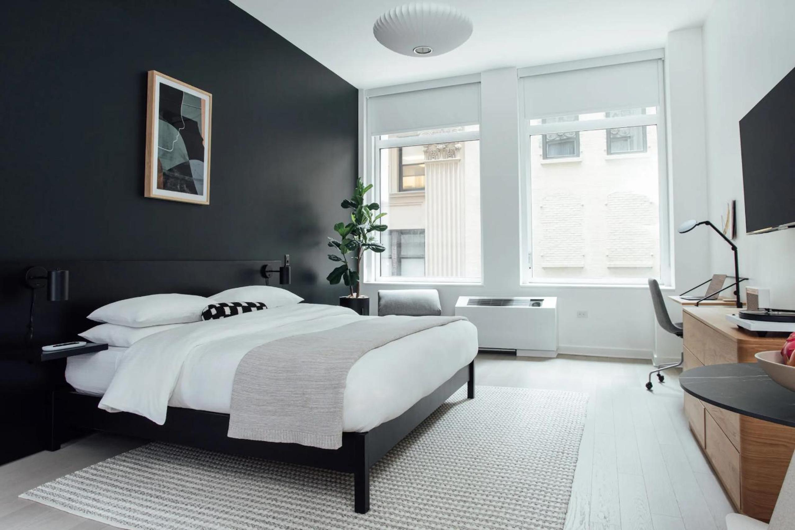 Queen Room (24/7 Front Desk)