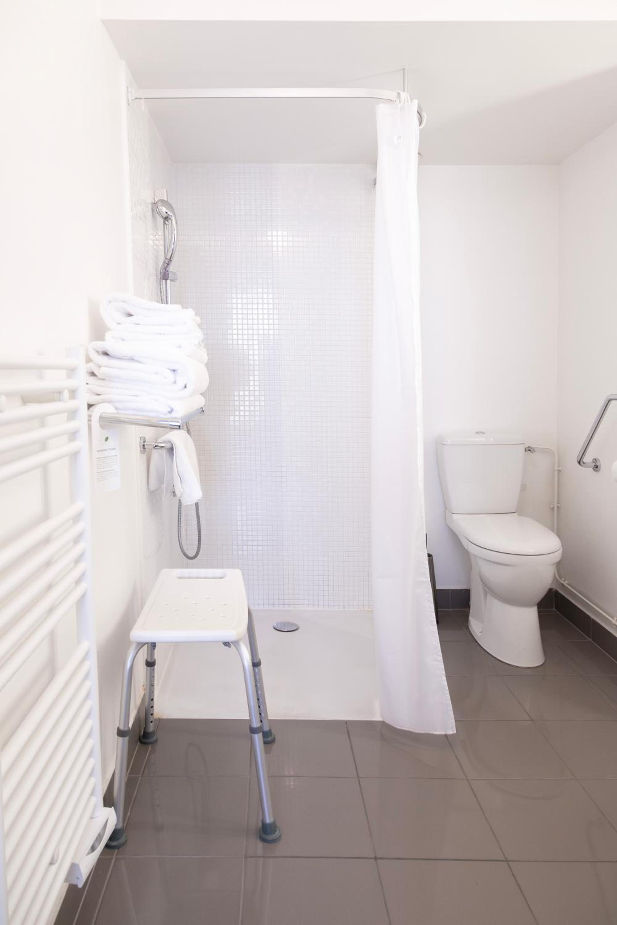 Double Room for disabled people with SPA access - Photo 3