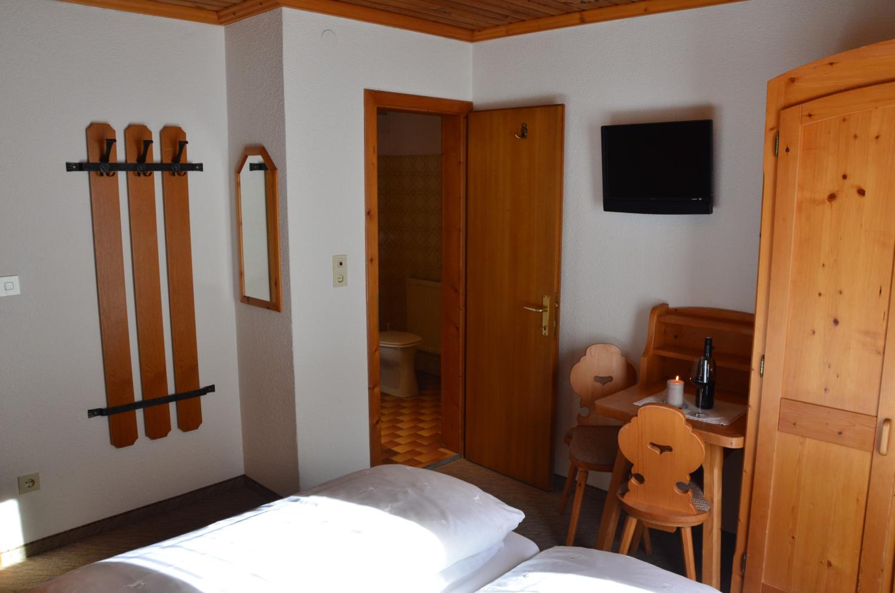 "Gästehaus Parseier" Small Double Room "Hirschpleiskopf"