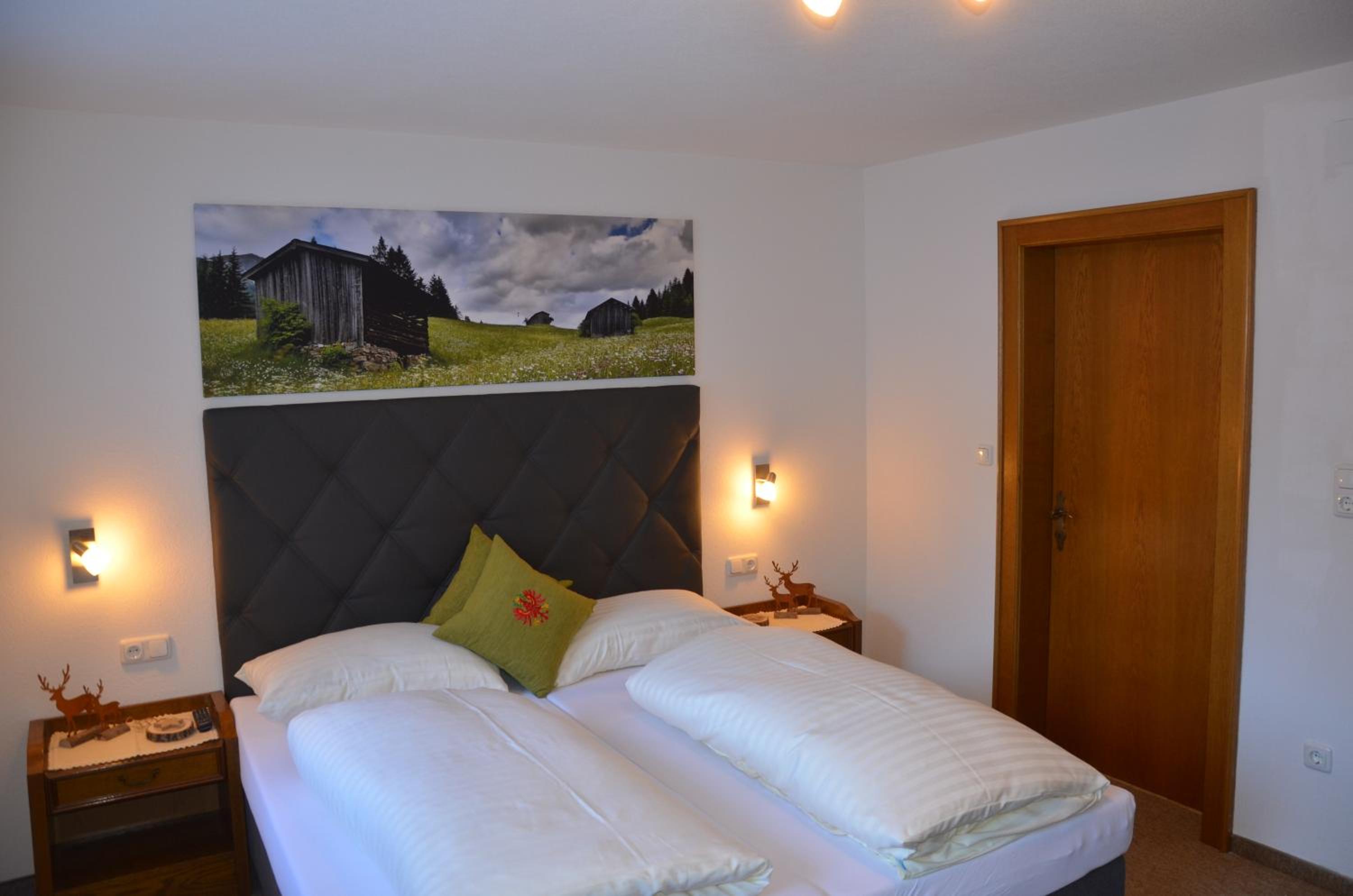 "Gästehaus Fortuna" Double Room "Samspitze" with Private Bathroom  photo 2