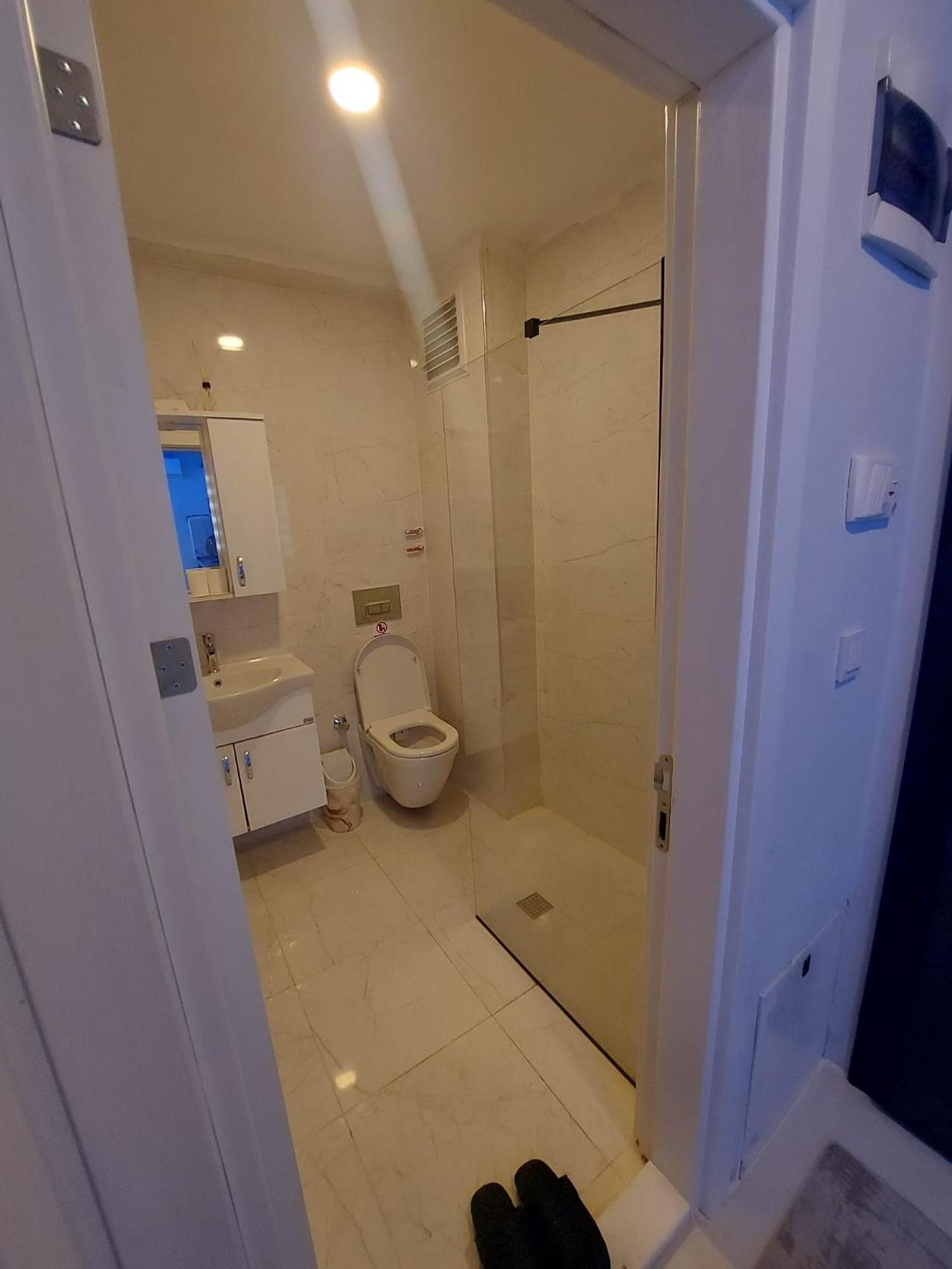One-Bedroom Apartment - Photo 3