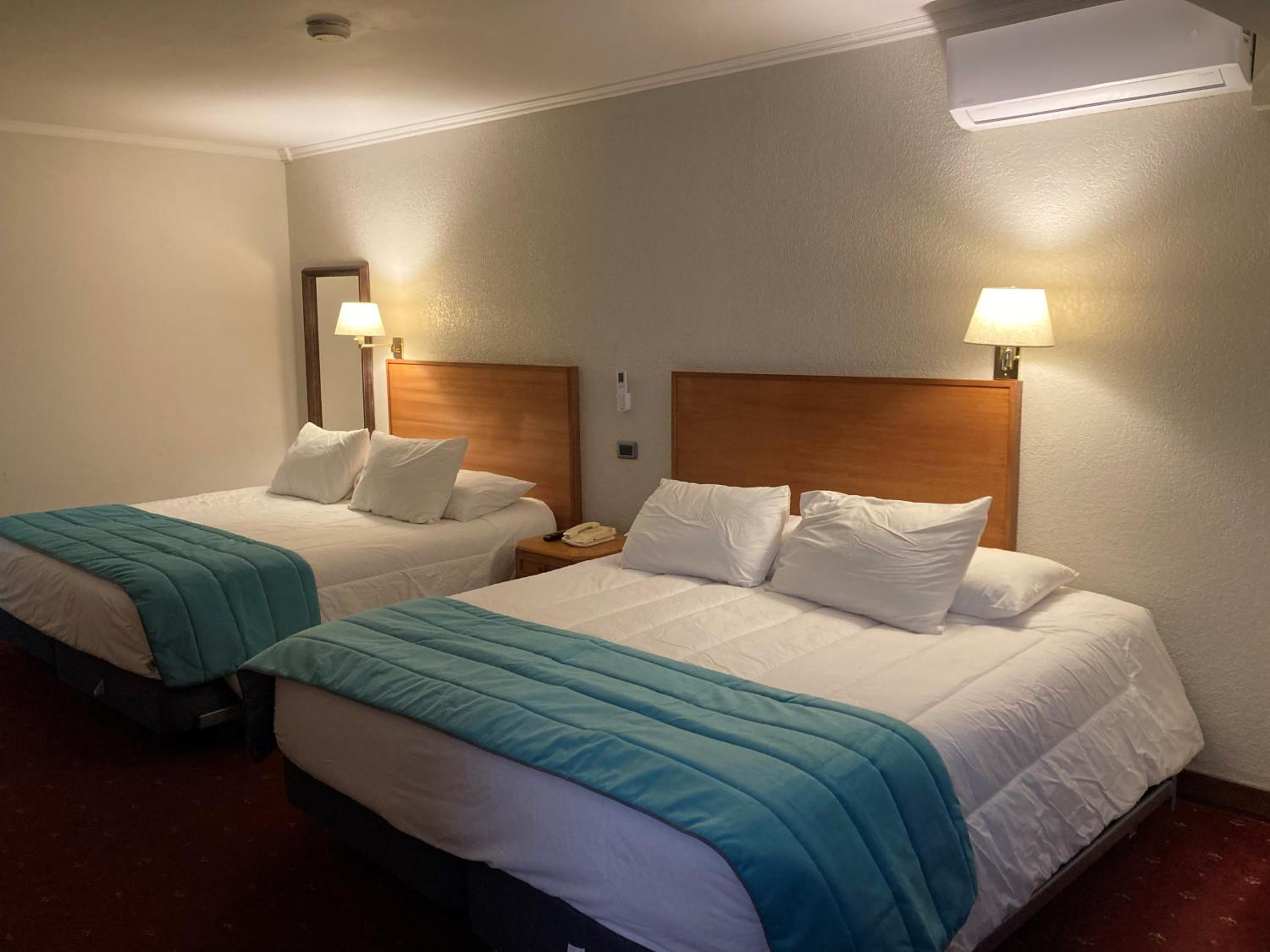 Superior Double Room with Two King Beds photo 2