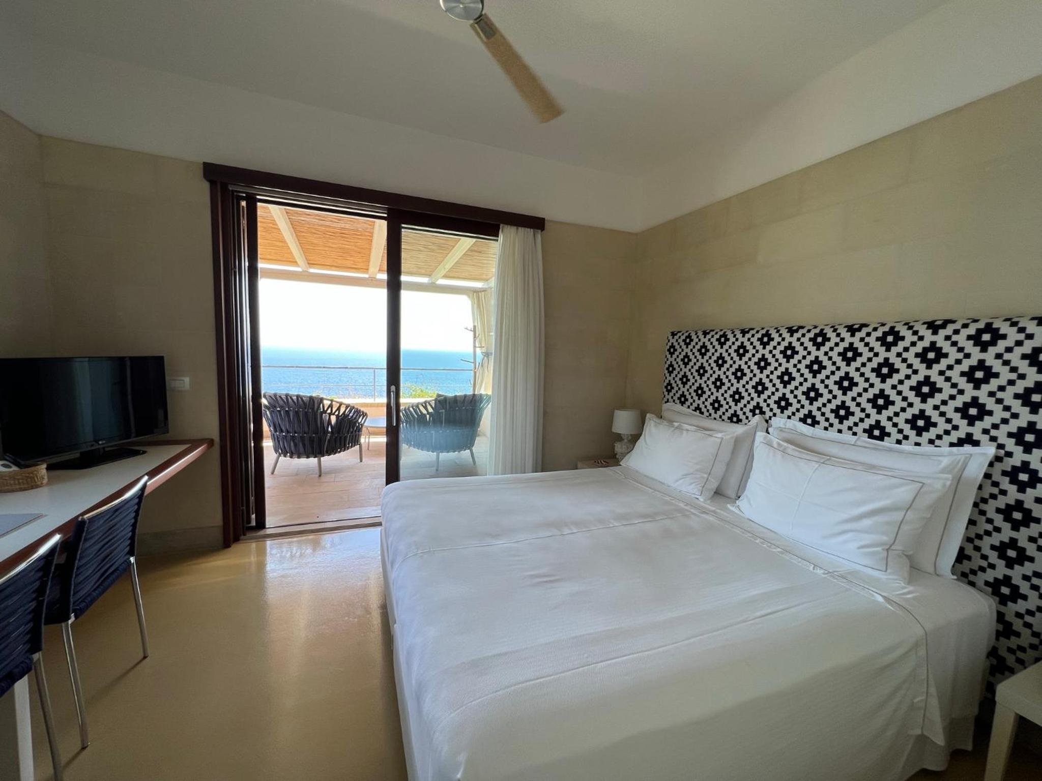 Double or Twin Room with Sea View