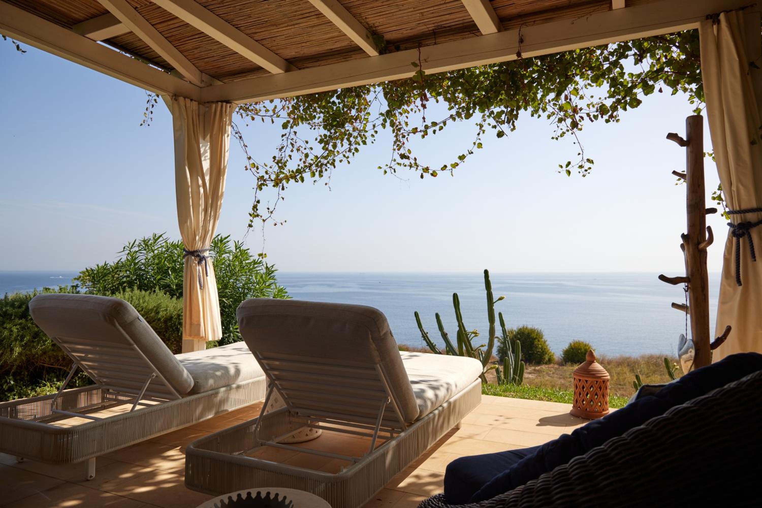 Deluxe Double or Twin Room with Sea View photo 3