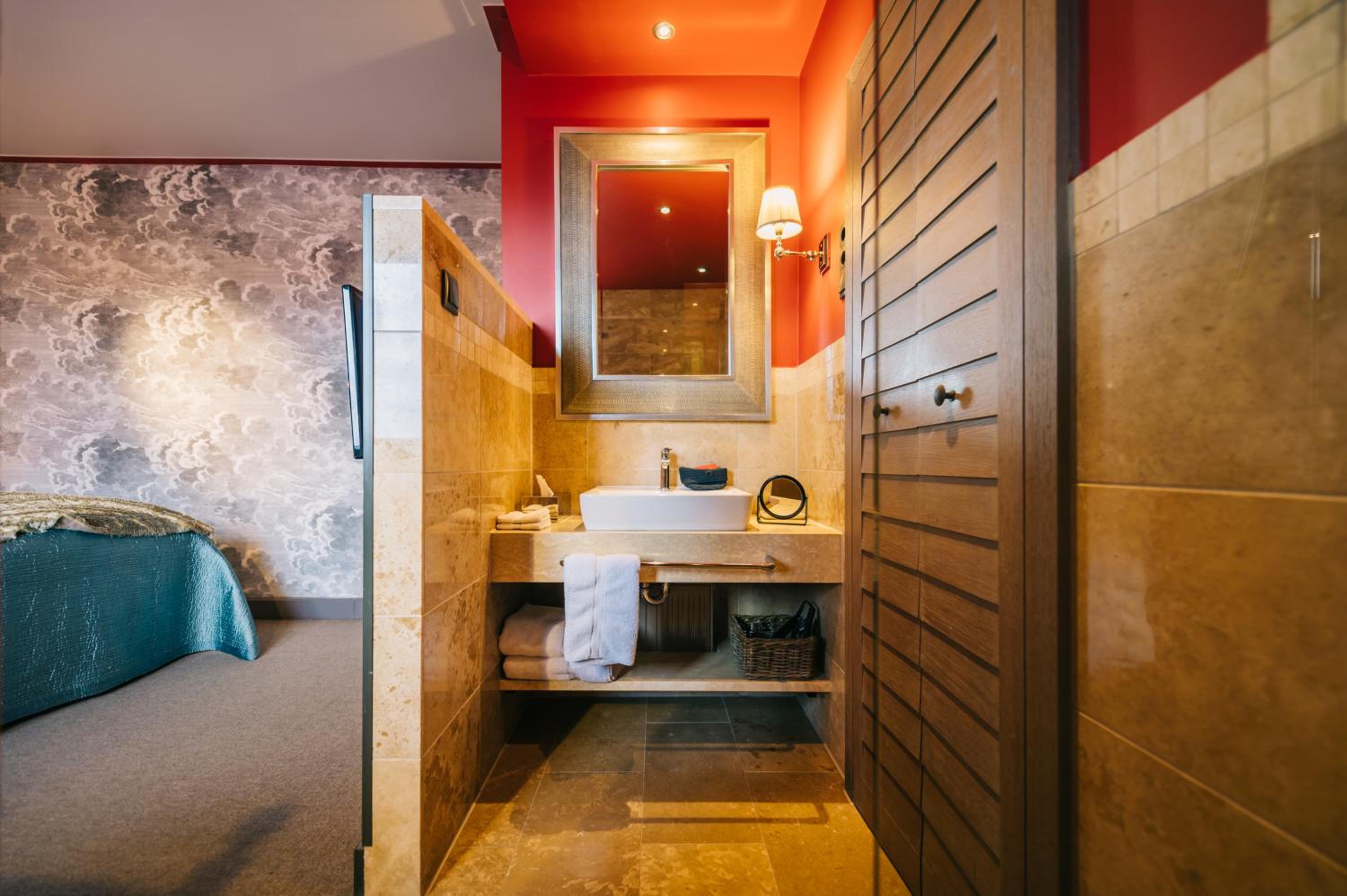 Deluxe Double or Twin Room - Photo 19