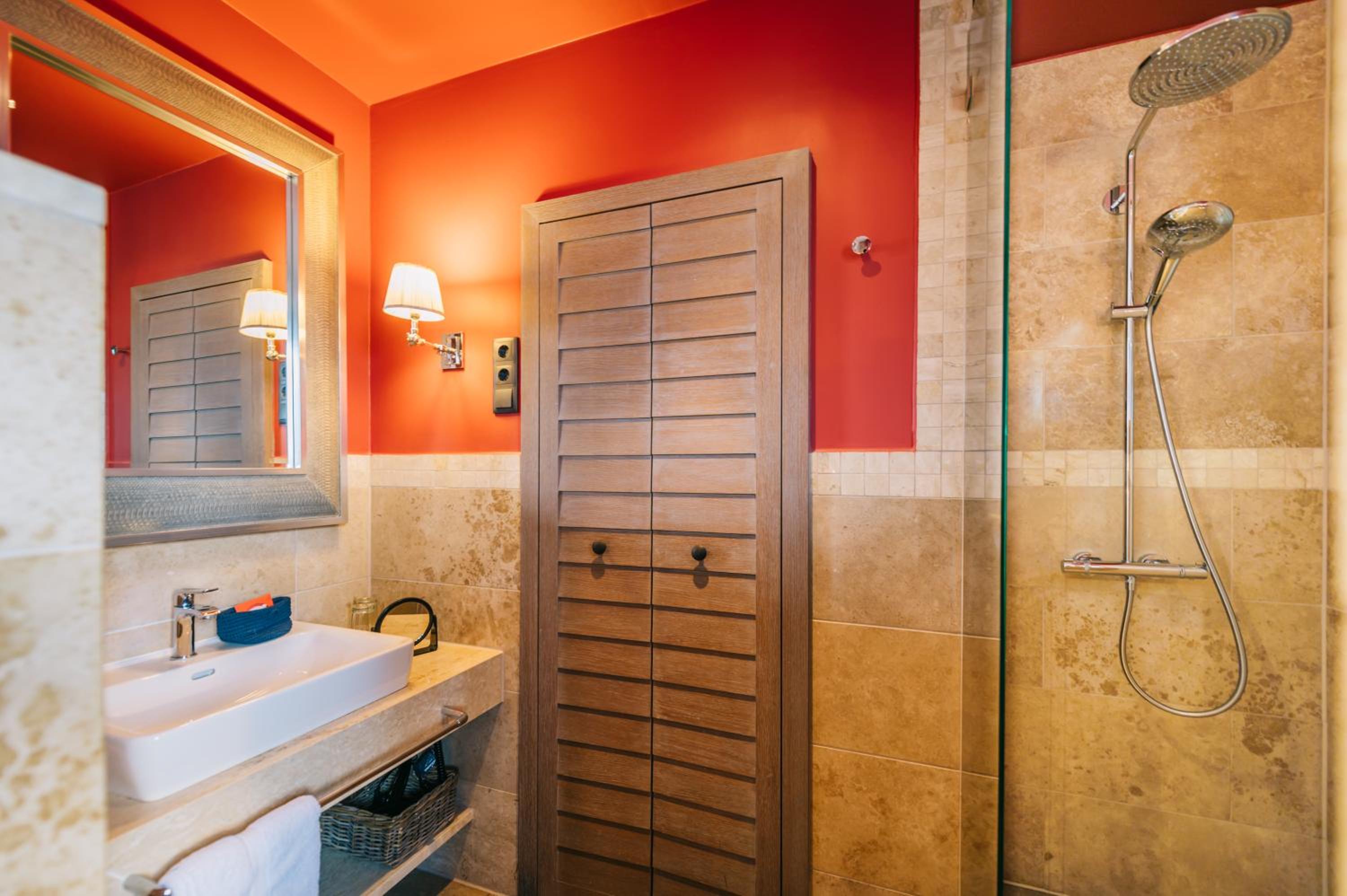 Deluxe Double or Twin Room - Photo 18