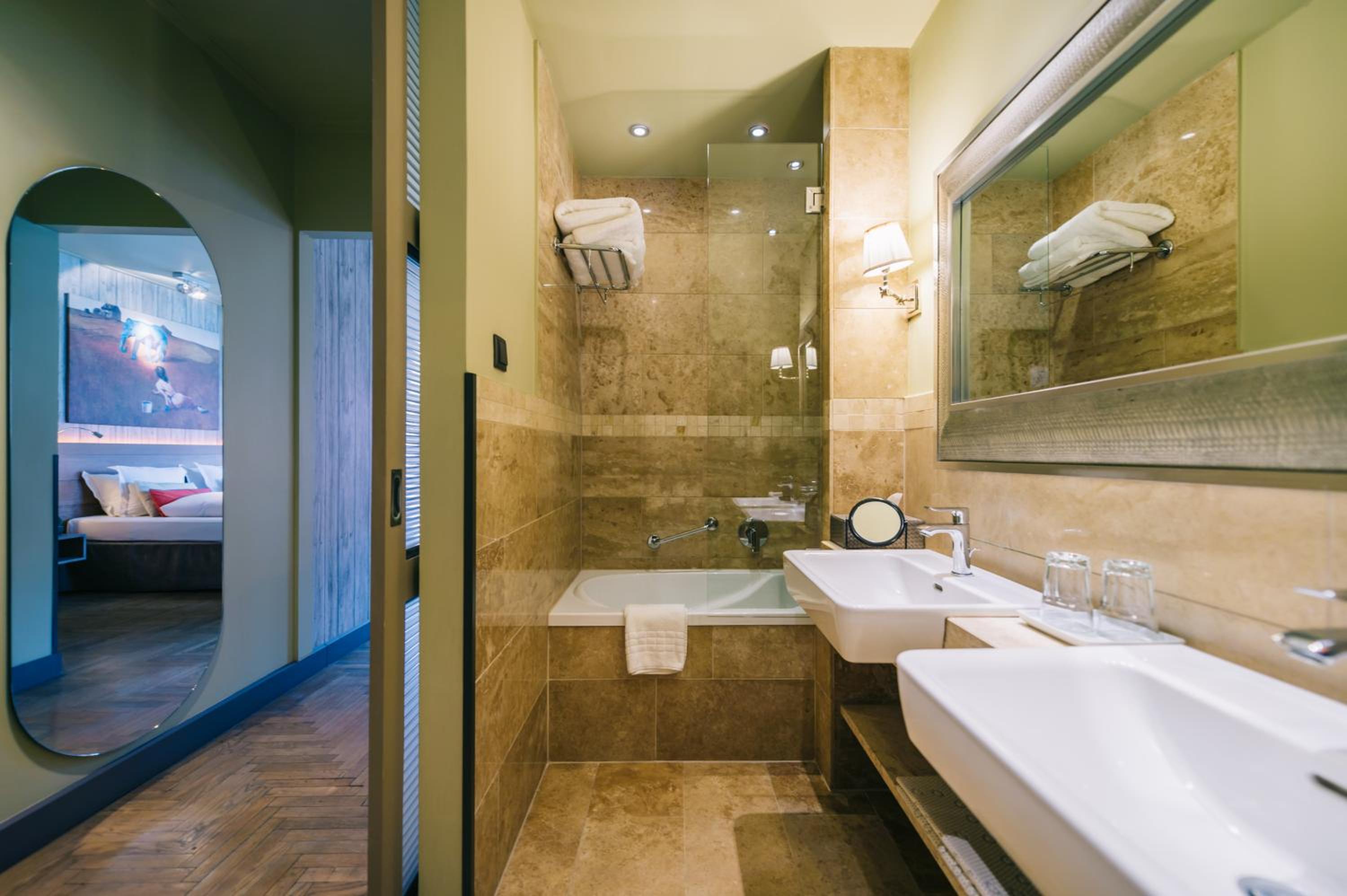 Suite (2 Adults) - Photo 31