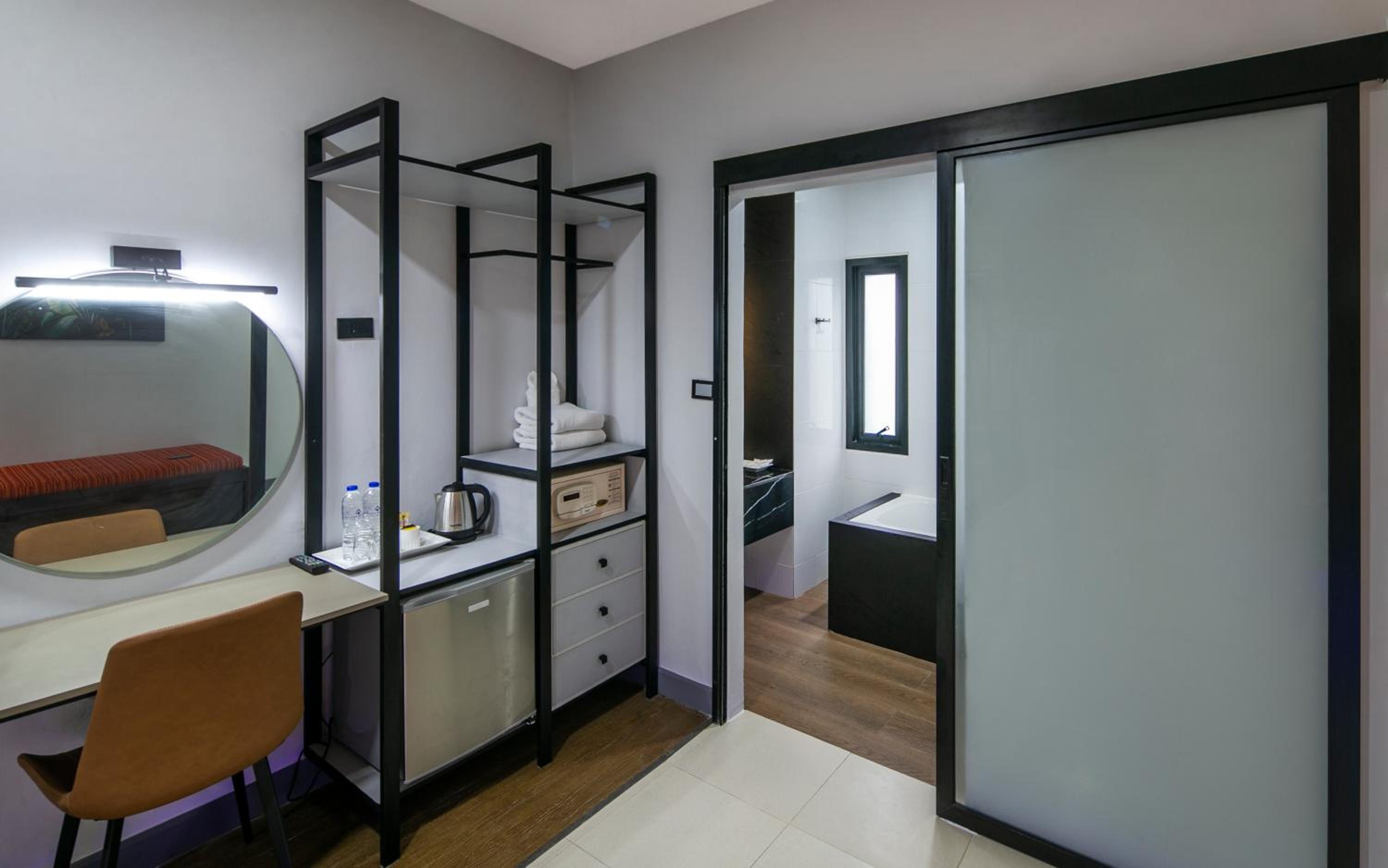 Deluxe Double or Twin Room - Photo 7