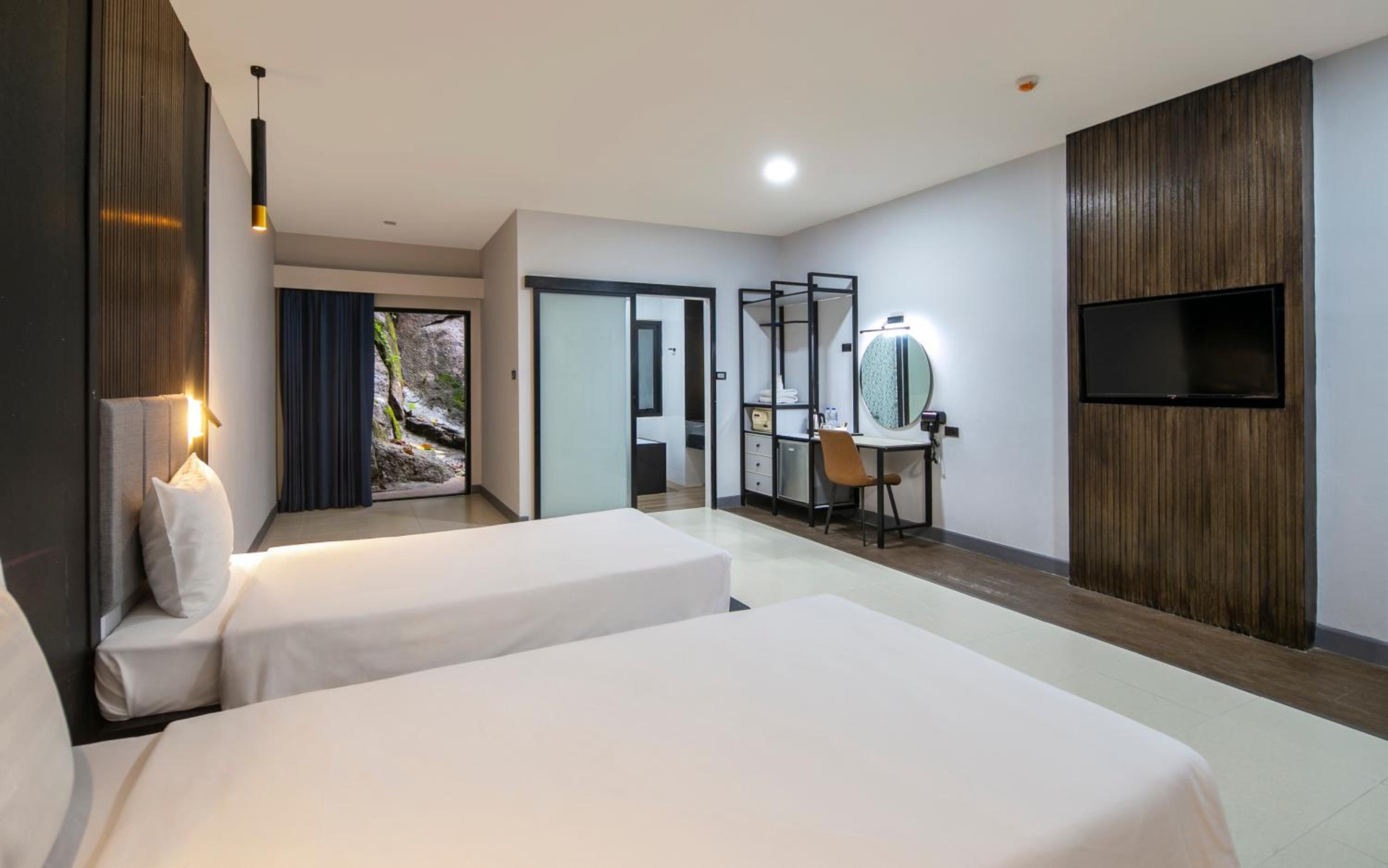 Deluxe Double or Twin Room - Photo 8