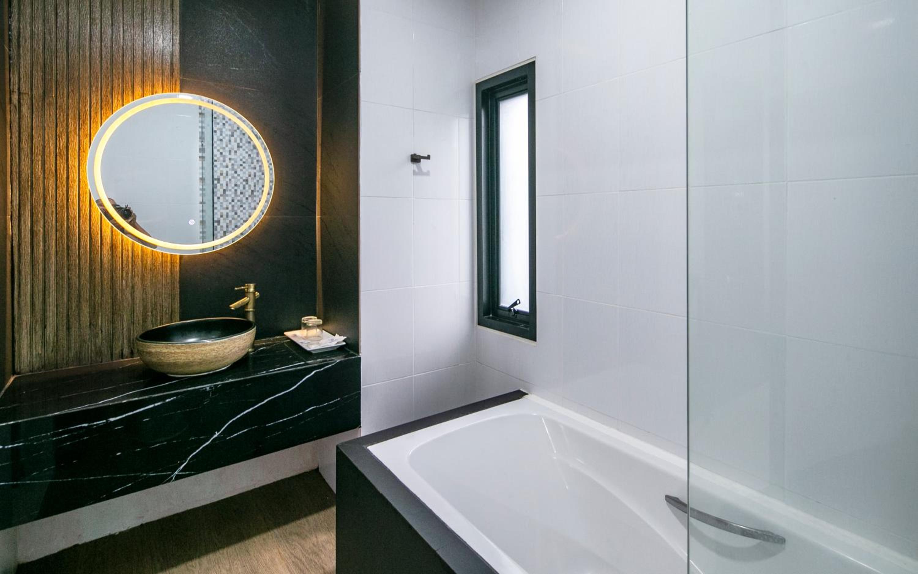 Deluxe Double or Twin Room - Photo 9
