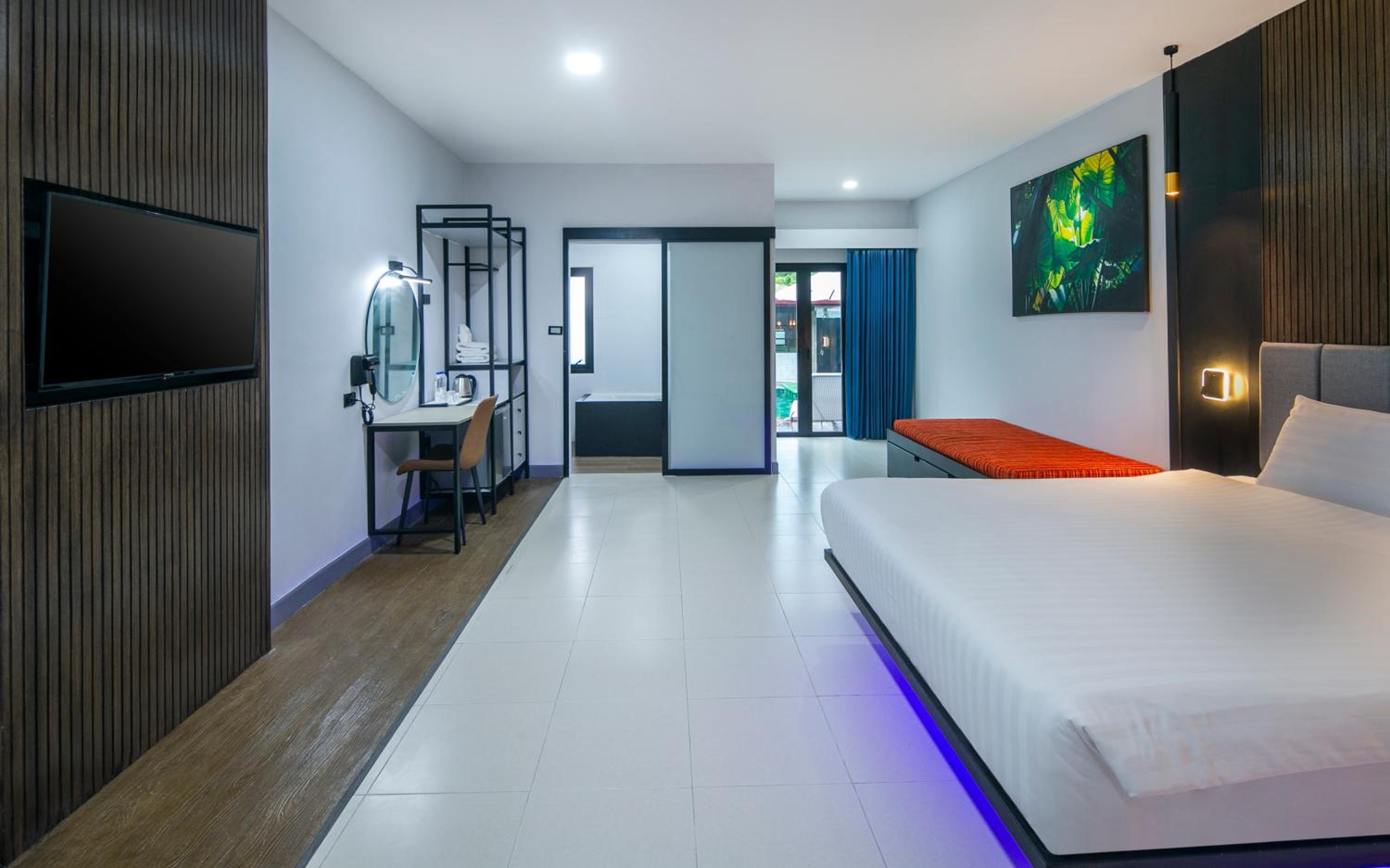 Deluxe Double Room with Pool Access