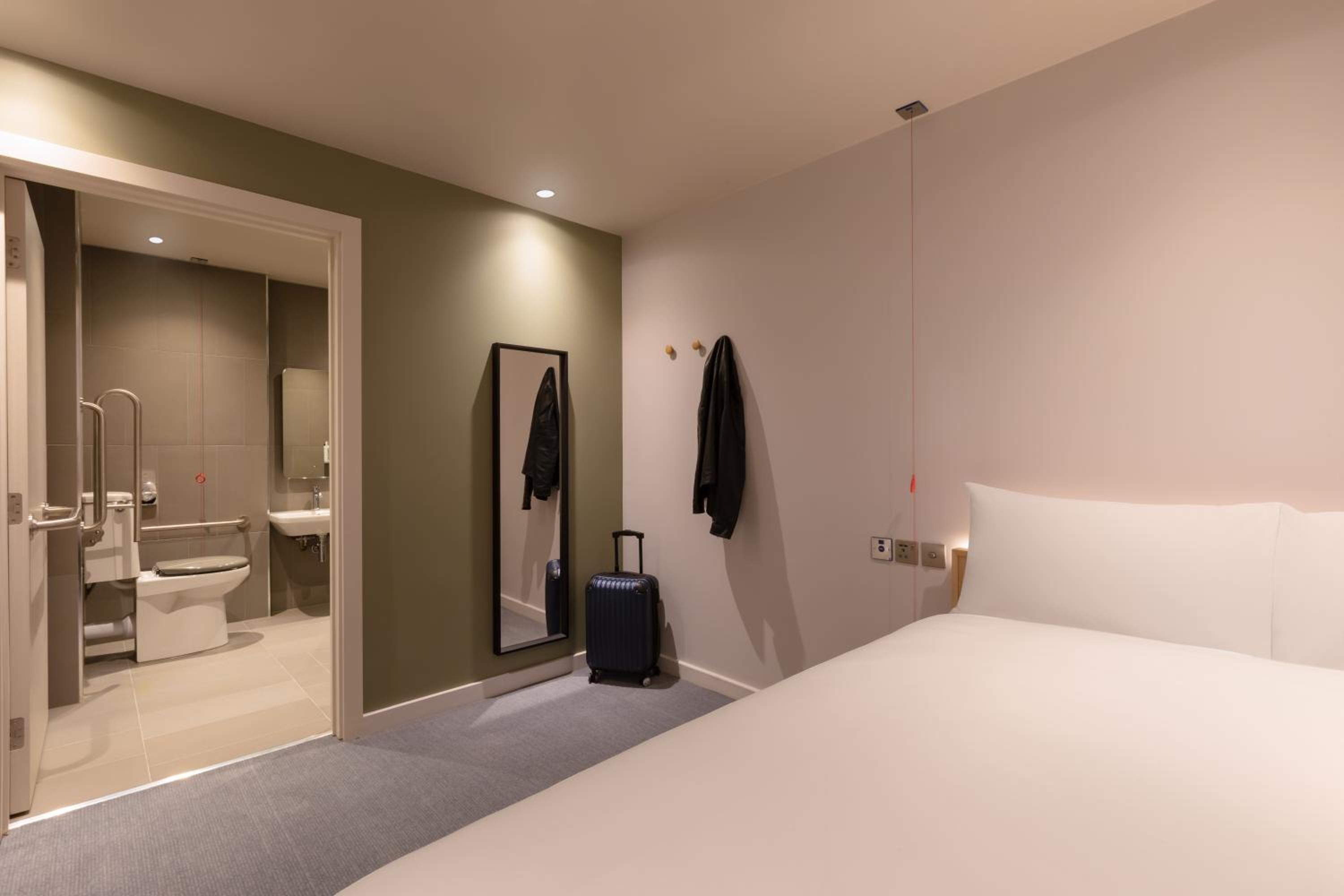 Cocoon 2 – Accessible photo 1
