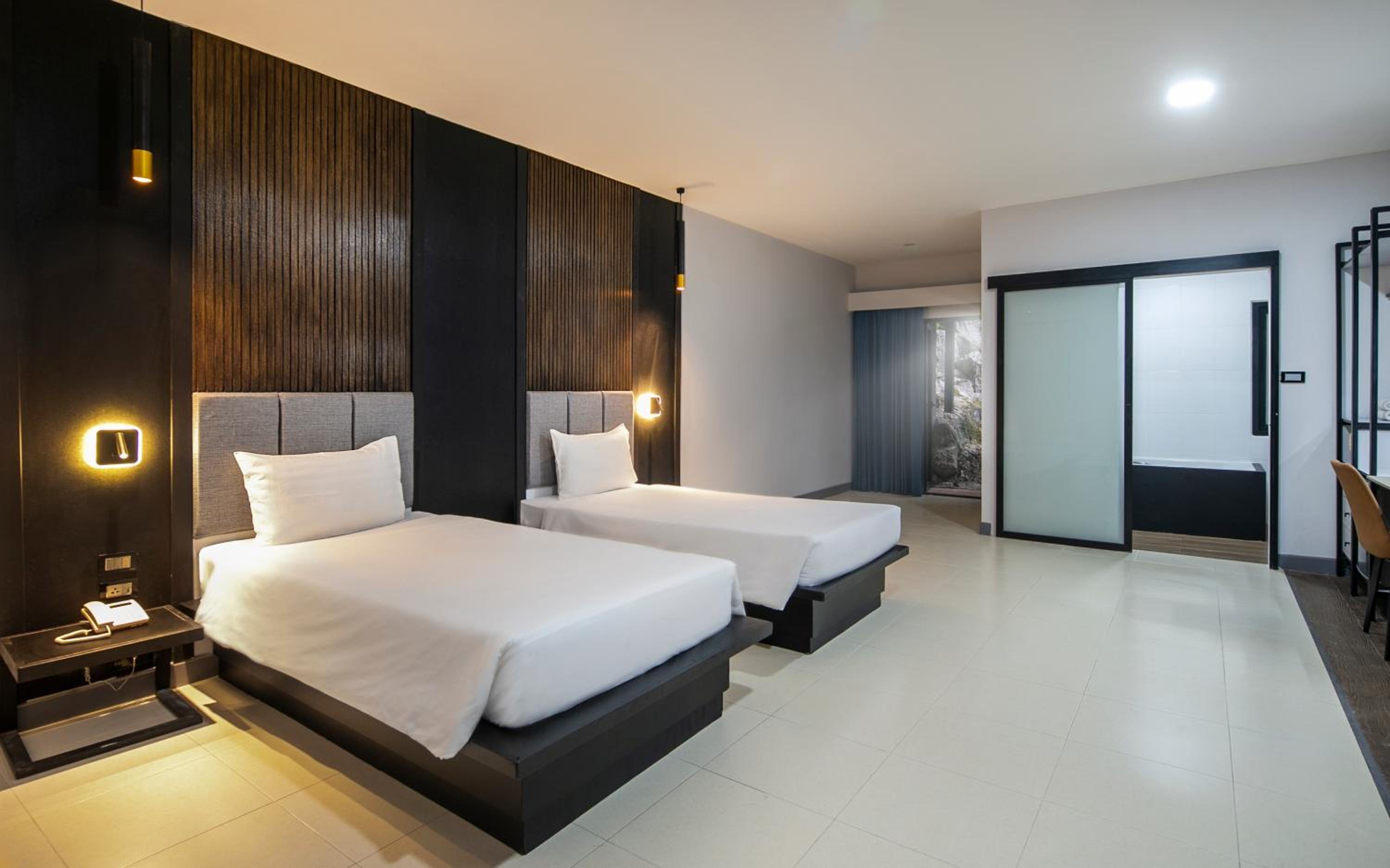 Deluxe Double or Twin Room - Photo 6