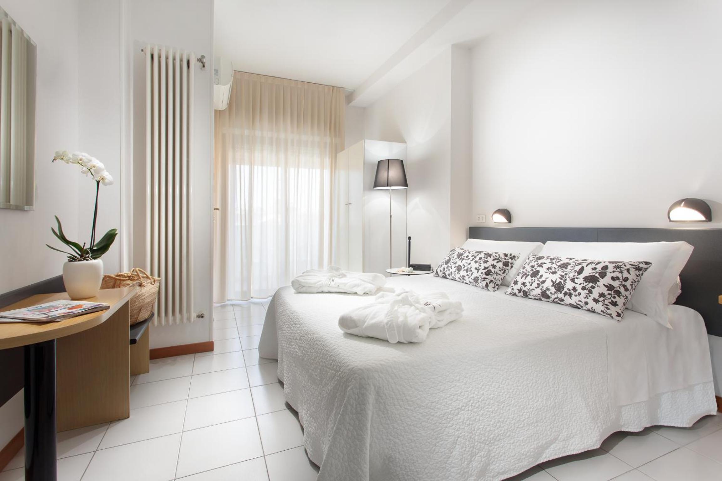 Basic Double Room photo 2