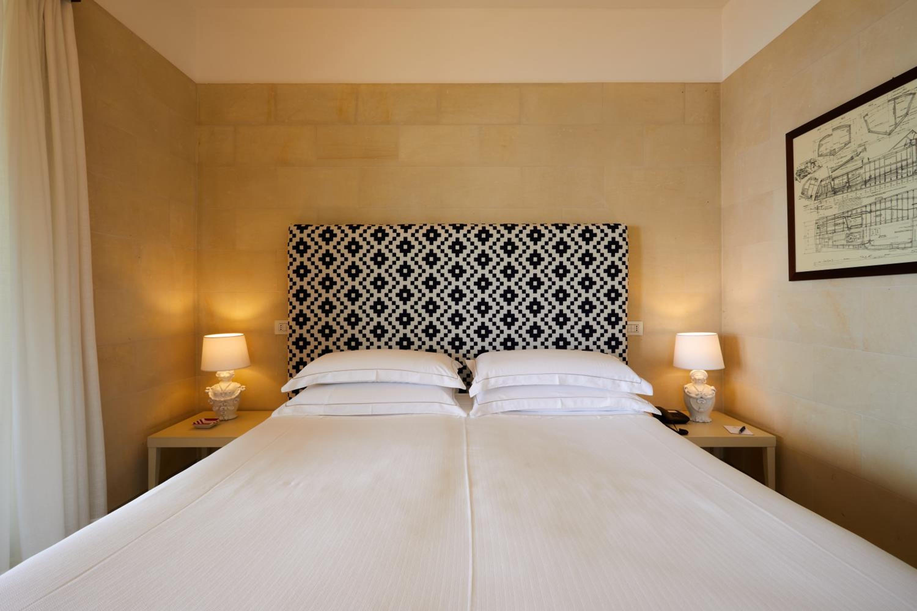 Double or Twin Room with Sea View photo 3
