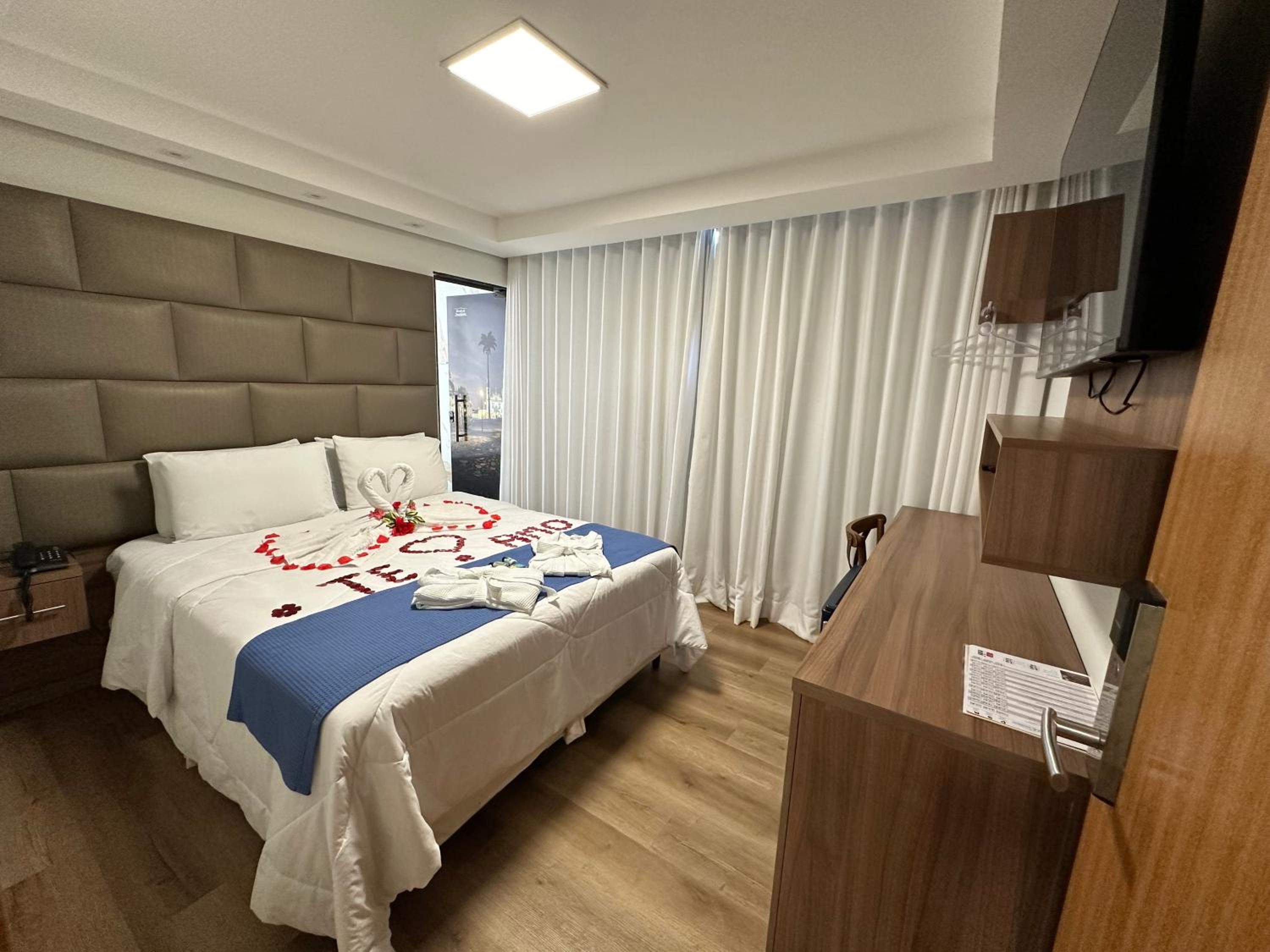Queen Room with Spa Bath