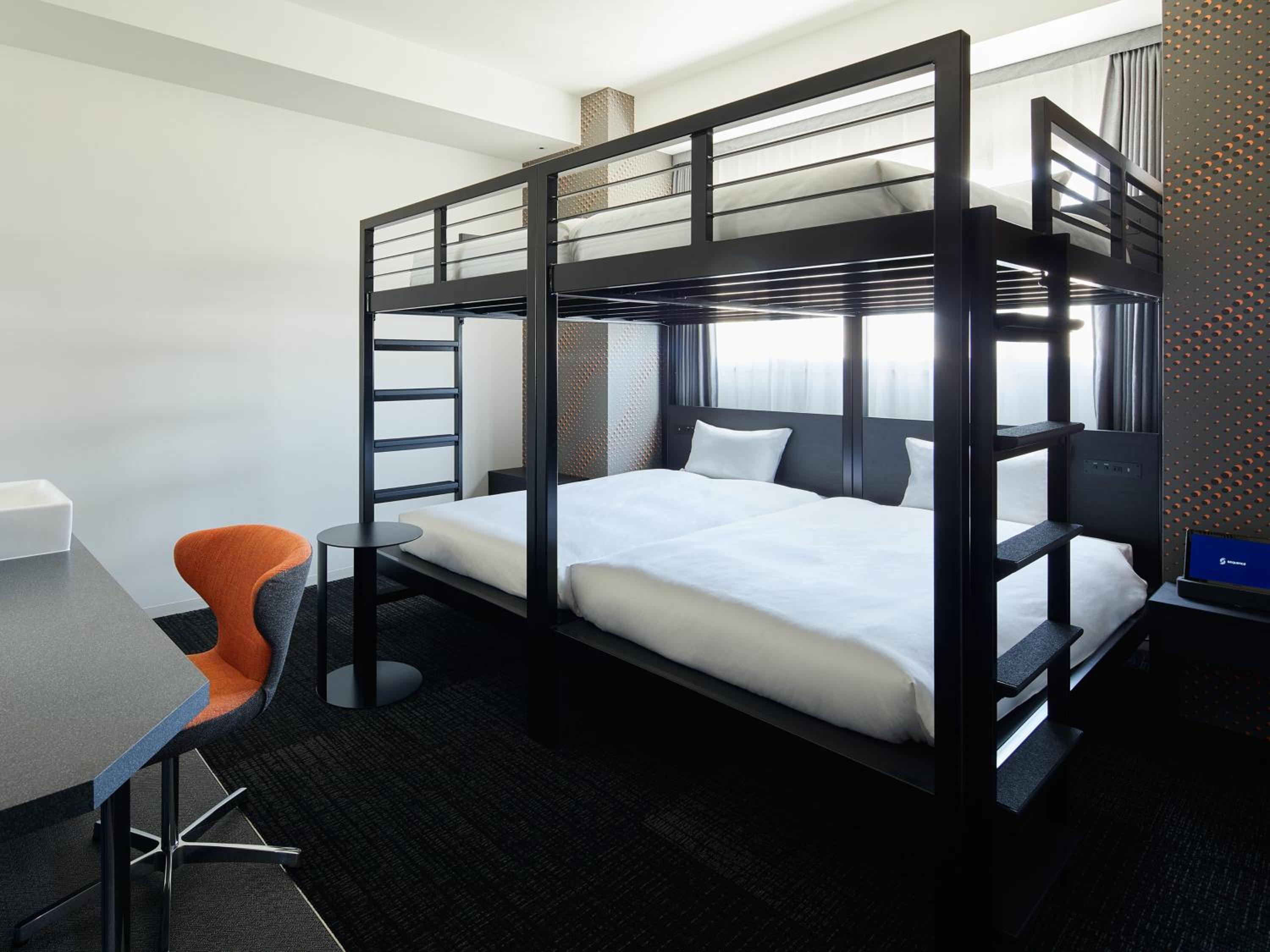 Bunk Beds (4 Adults) - with Shower