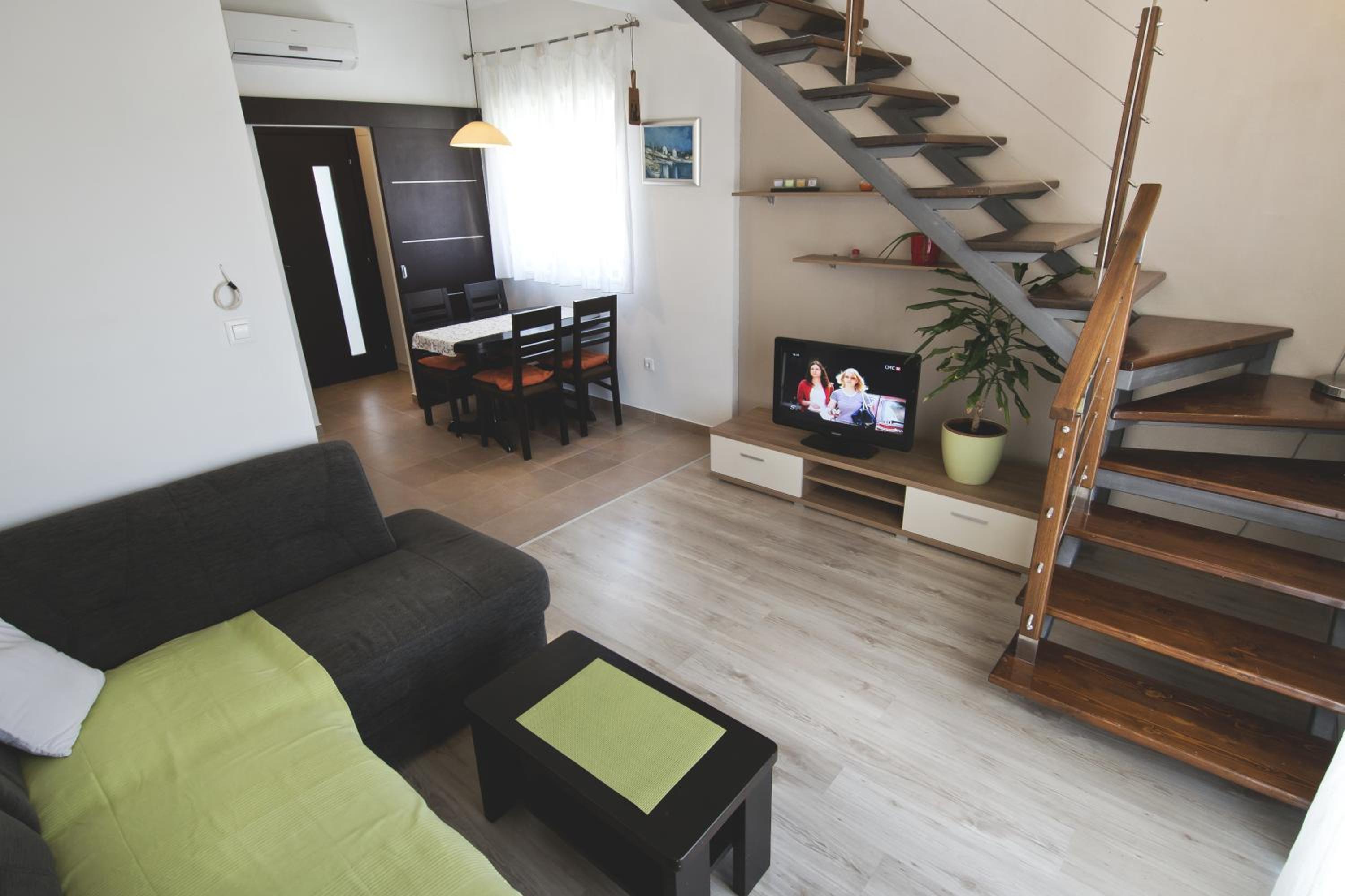 Maisonette photo 1