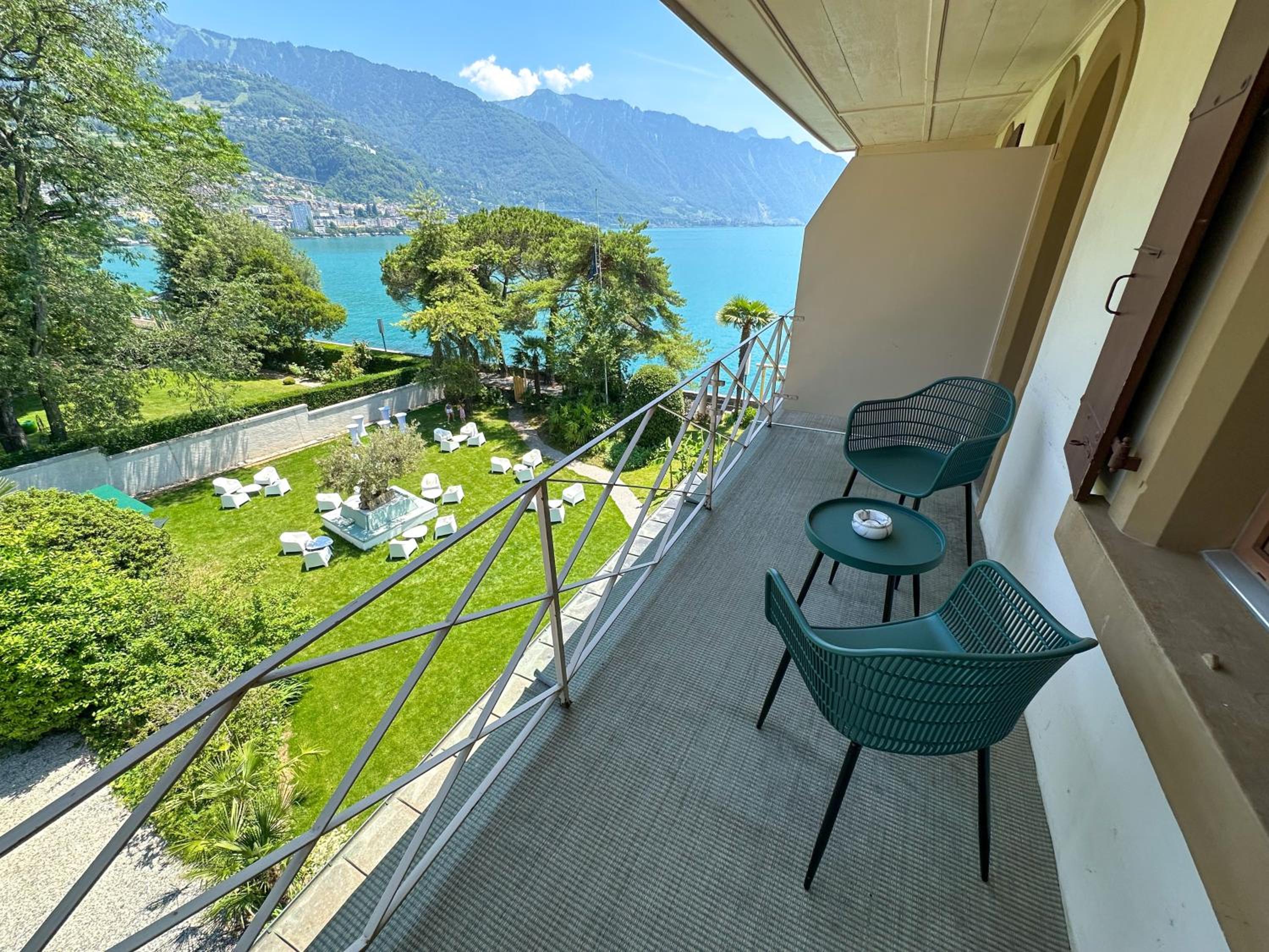 Standard Room with Balcony, garden & lake view